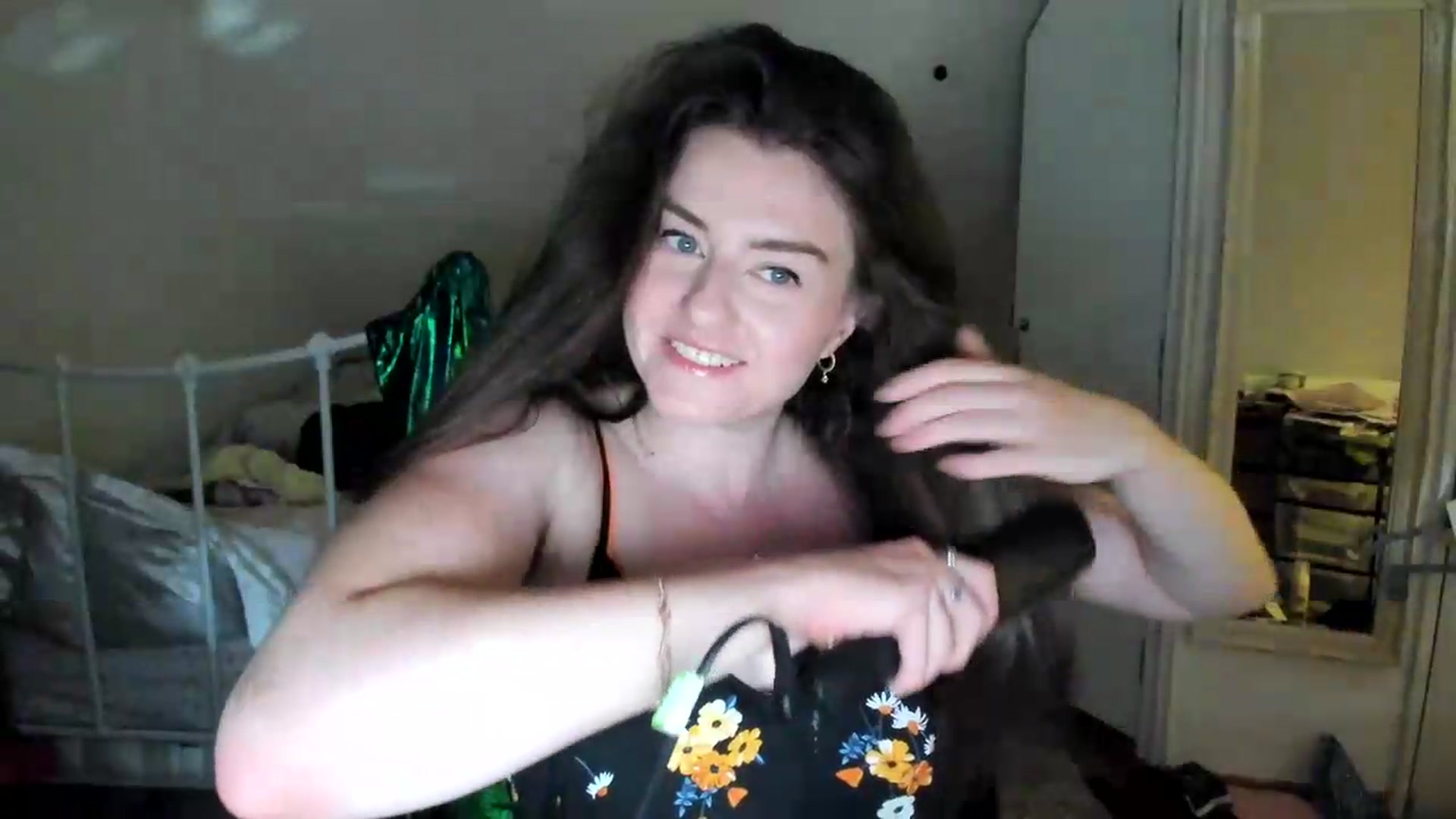 Gallery image thumbnail from Mia_Snow's myfreecams stream on, 07/28/2026, 15:54 image 18 of 20