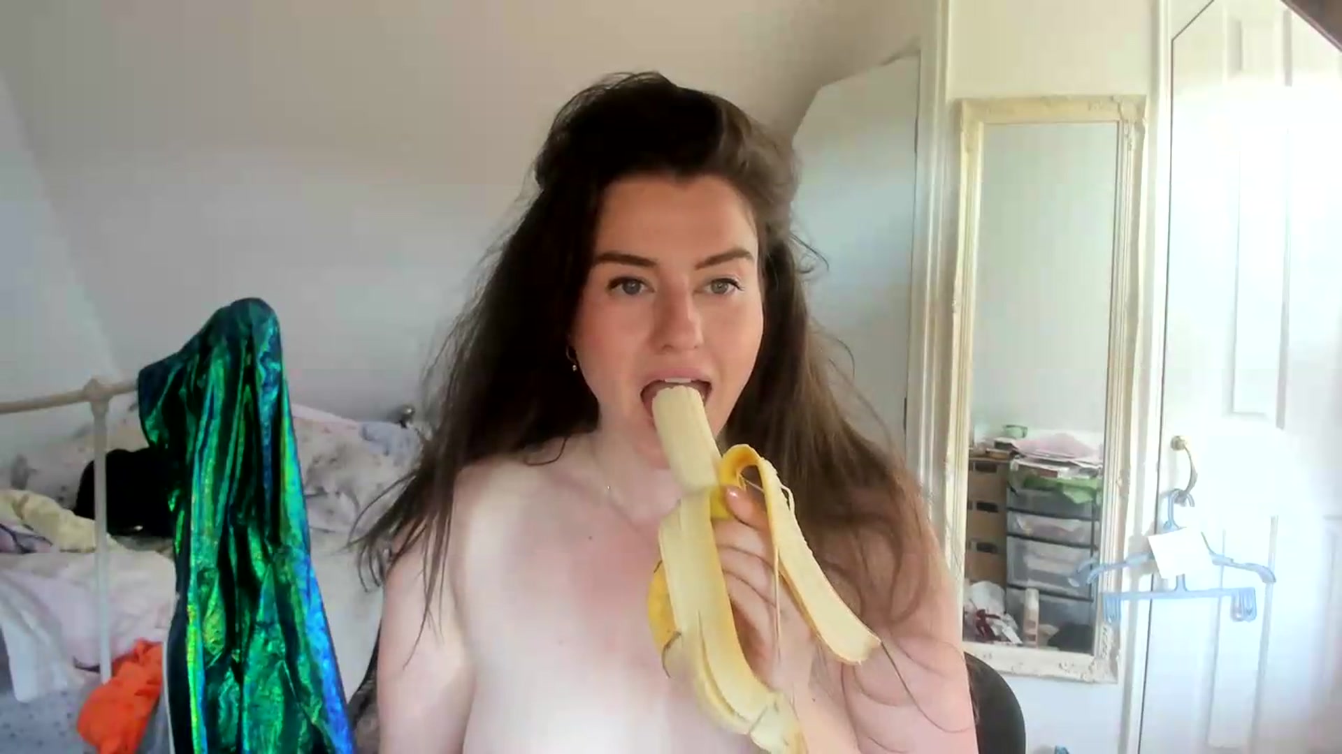 Gallery image thumbnail from Mia_Snow's myfreecams stream on, 07/28/2026, 17:05 image 16 of 20