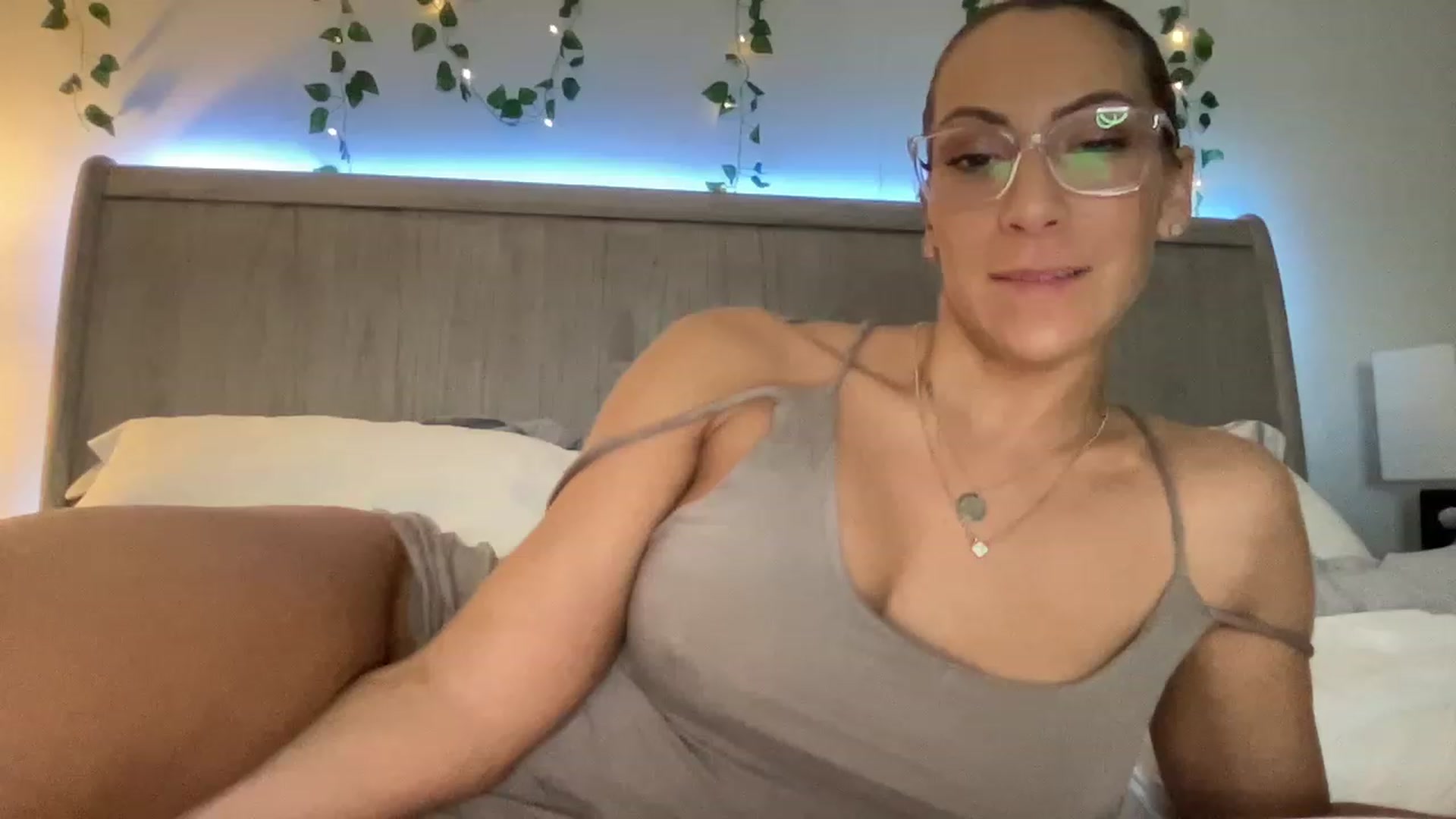 Gallery image thumbnail from Mia_Styles's myfreecams stream on, 02/10/2023, 04:51 image 2 of 20