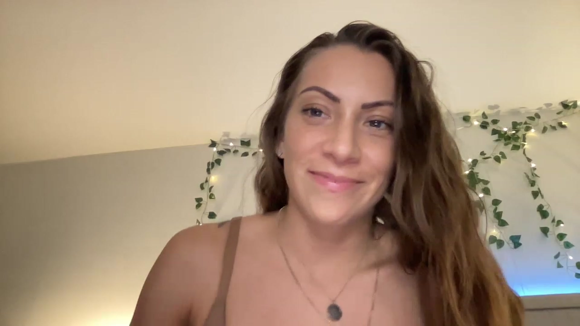 Gallery image thumbnail from Mia_Styles's myfreecams stream on, 03/14/2023, 01:19 image 17 of 20
