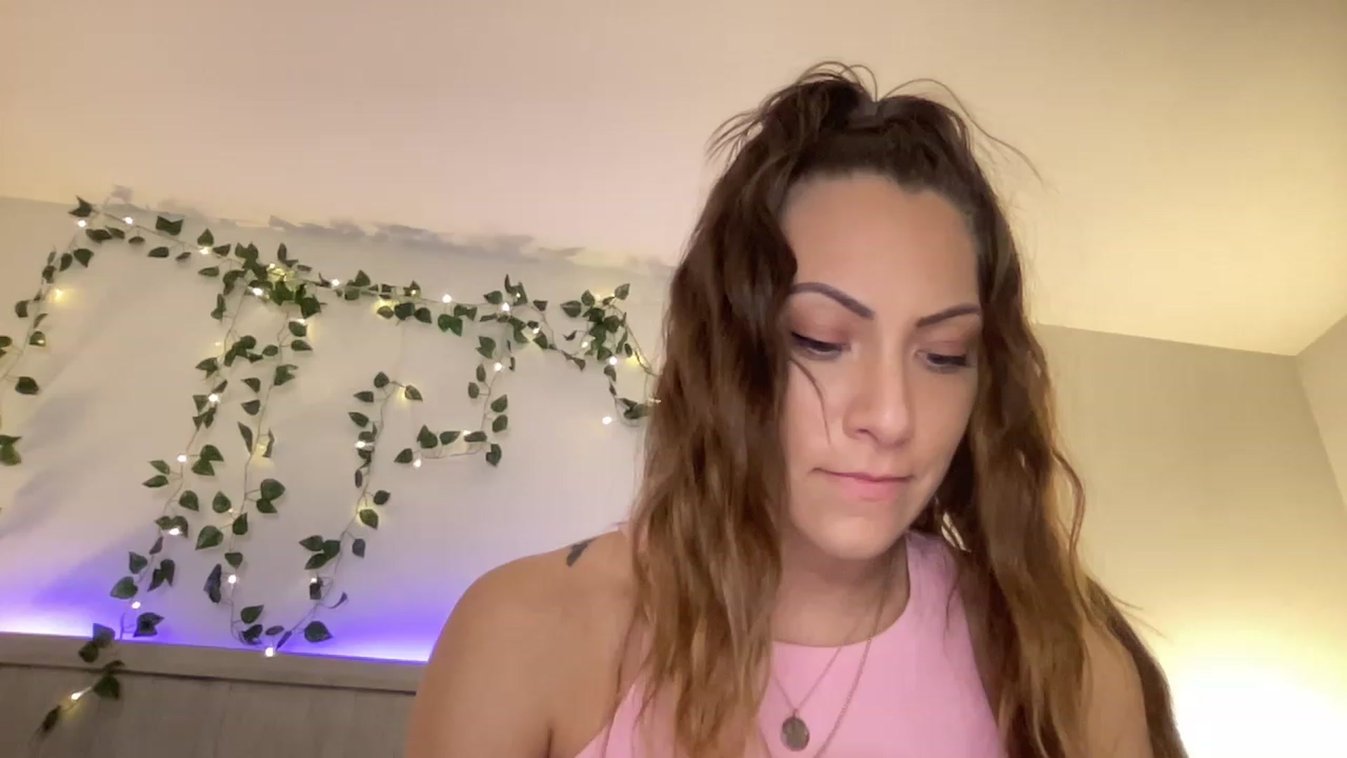 Gallery image thumbnail from Mia_Styles's myfreecams stream on, 03/15/2023, 24:03 image 16 of 20