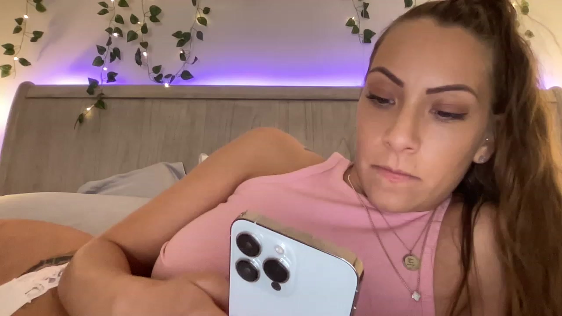 Gallery image thumbnail from Mia_Styles's myfreecams stream on, 03/15/2023, 24:03 image 11 of 20
