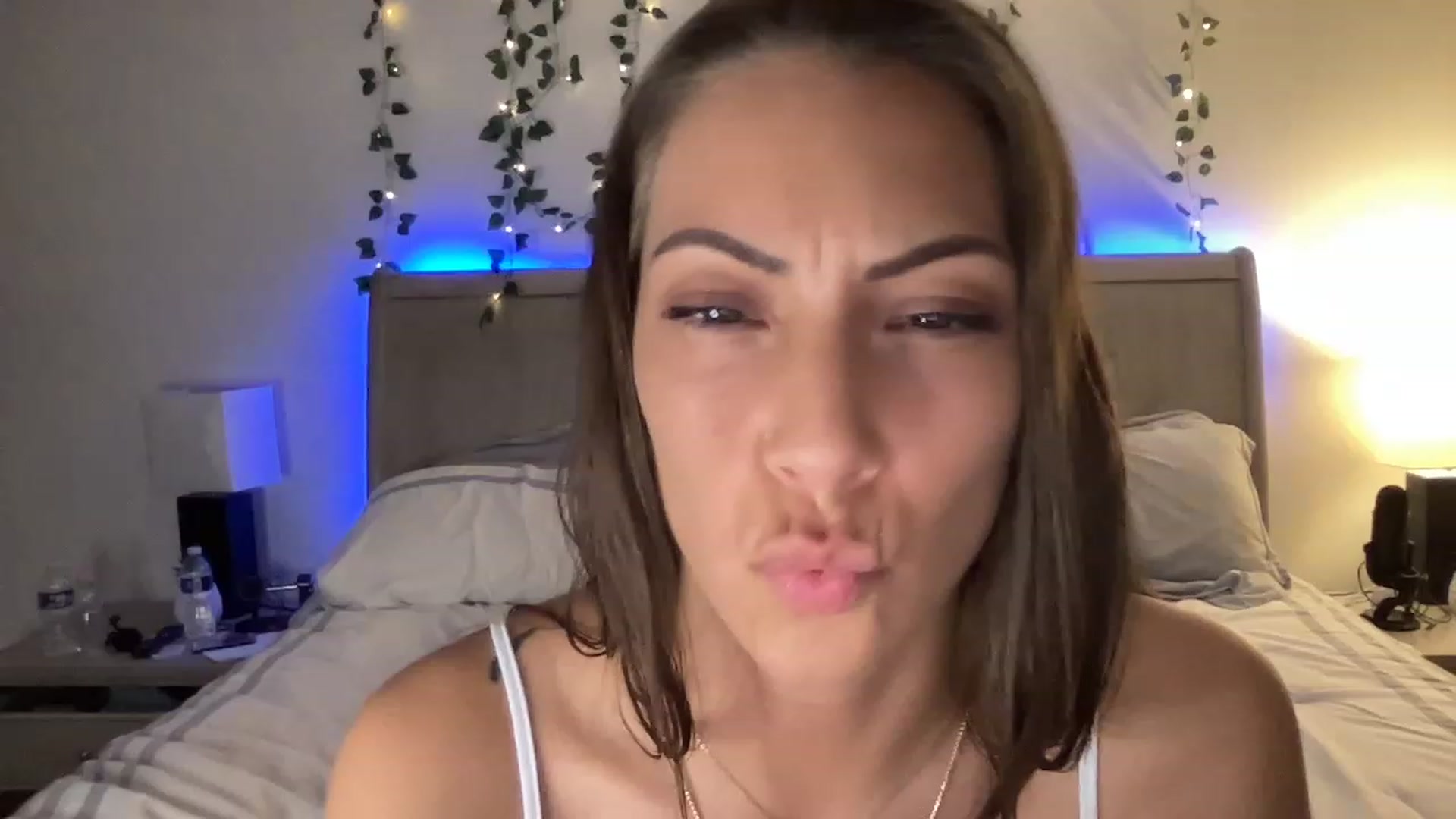 Gallery image thumbnail from Mia_Styles's myfreecams stream on, 03/17/2023, 01:34 image 5 of 20