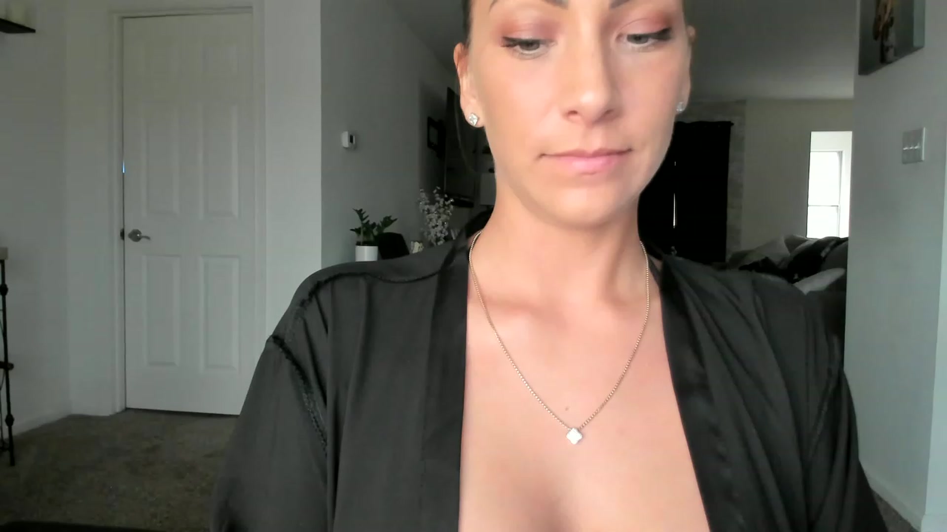 Gallery image thumbnail from Mia_Styles's myfreecams stream on, 04/23/2023, 24:18 image 9 of 20