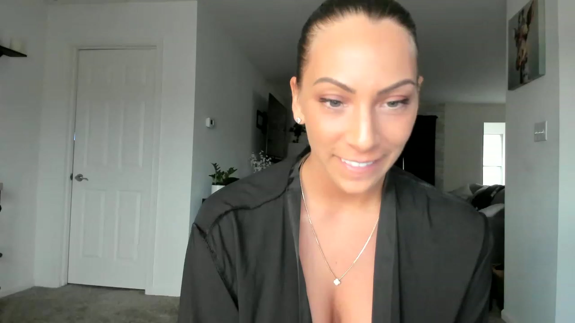 Gallery image thumbnail from Mia_Styles's myfreecams stream on, 04/23/2023, 24:18 image 5 of 20