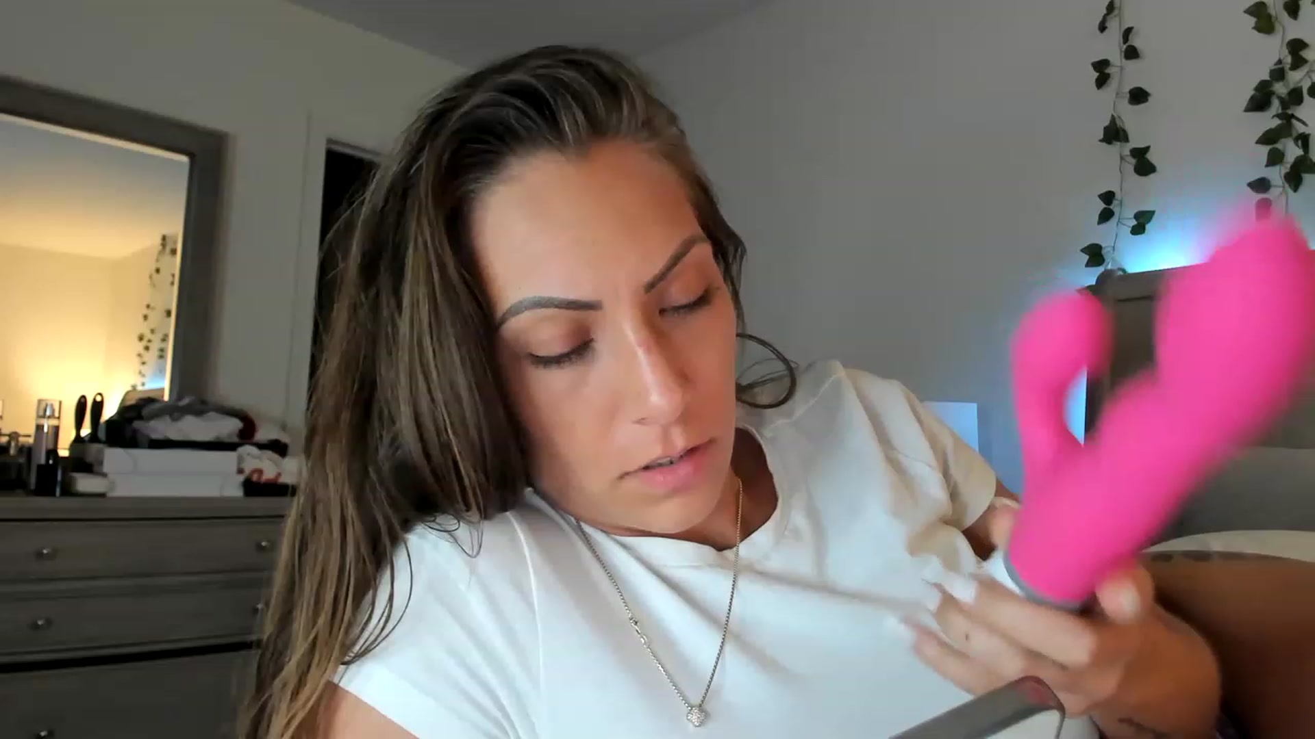 Gallery image thumbnail from Mia_Styles's myfreecams stream on, 04/25/2023, 01:55 image 9 of 20