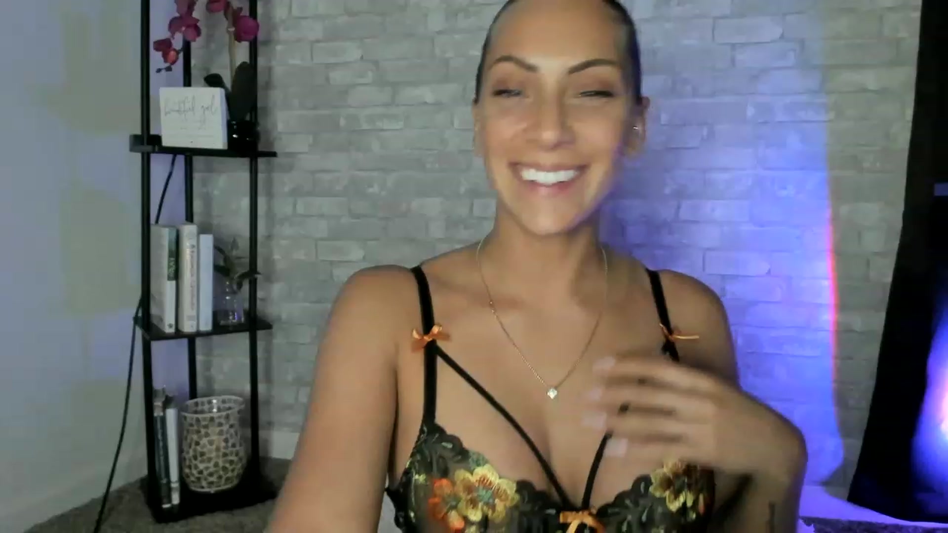 Gallery image thumbnail from Mia_Styles's myfreecams stream on, 05/17/2023, 02:30 image 8 of 20