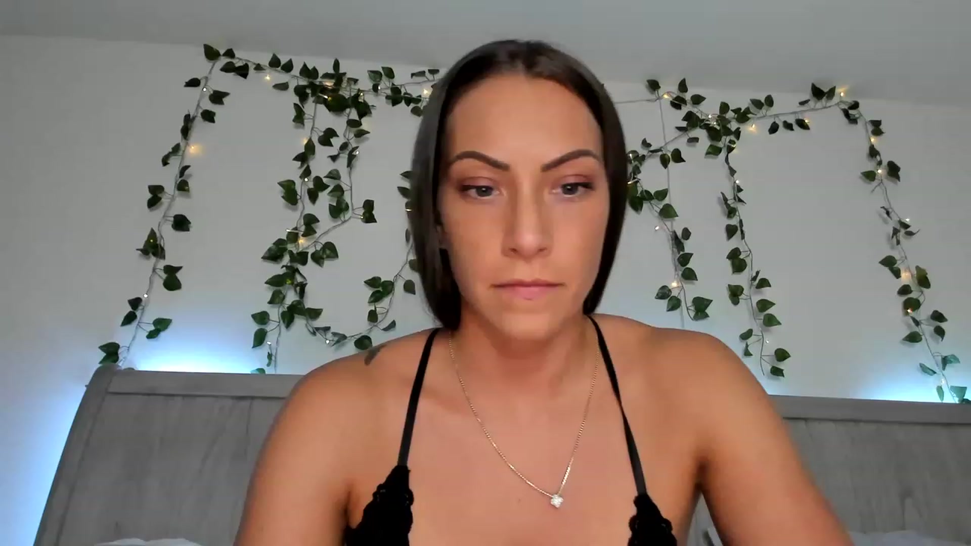 Gallery image thumbnail from Mia_Styles's myfreecams stream on, 05/23/2023, 24:13 image 17 of 20
