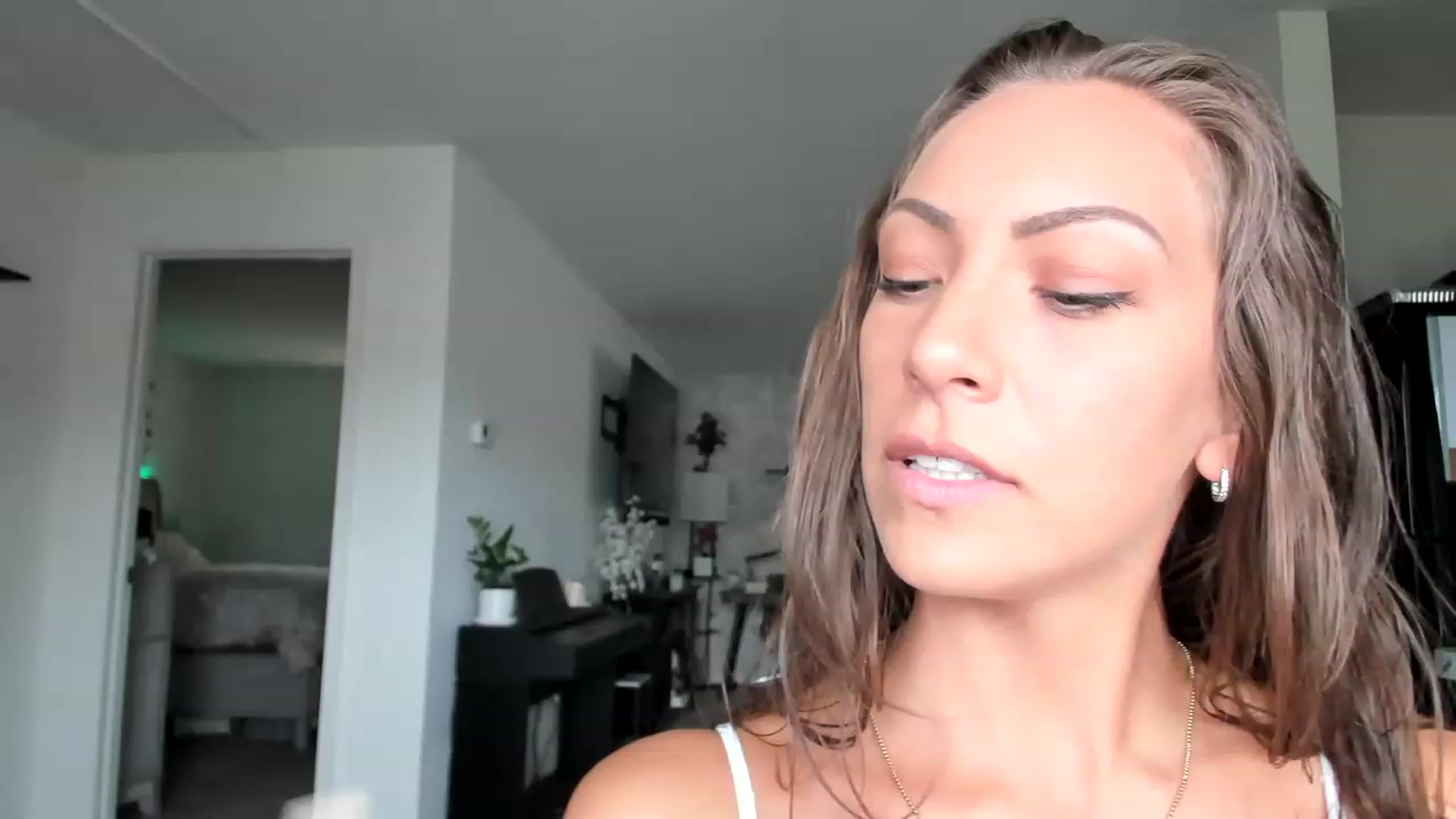 Gallery image thumbnail from Mia_Styles's myfreecams stream on, 08/03/2023, 18:25 image 16 of 20