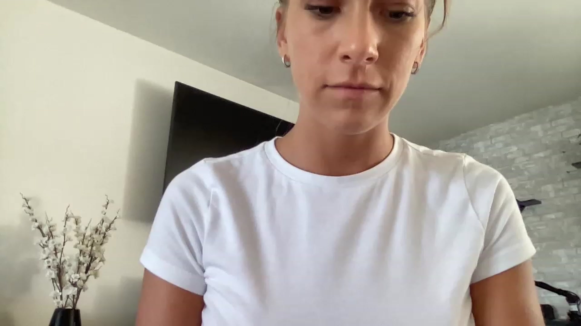 Gallery image thumbnail from Mia_Styles's myfreecams stream on, 08/06/2023, 21:18 image 15 of 20