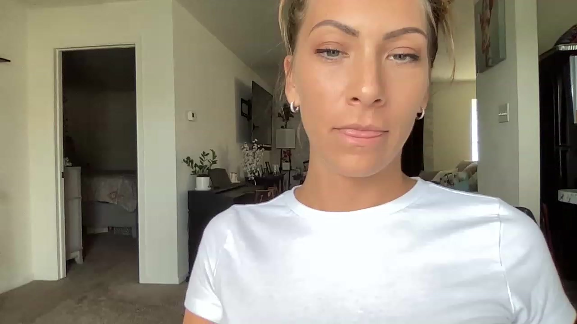 Gallery image thumbnail from Mia_Styles's myfreecams stream on, 08/06/2023, 21:18 image 13 of 20