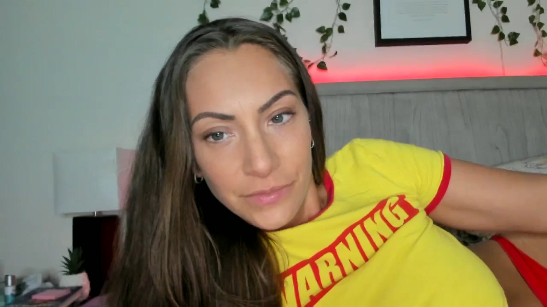 Gallery image thumbnail from Mia_Styles's myfreecams stream on, 08/25/2023, 24:41 image 13 of 20