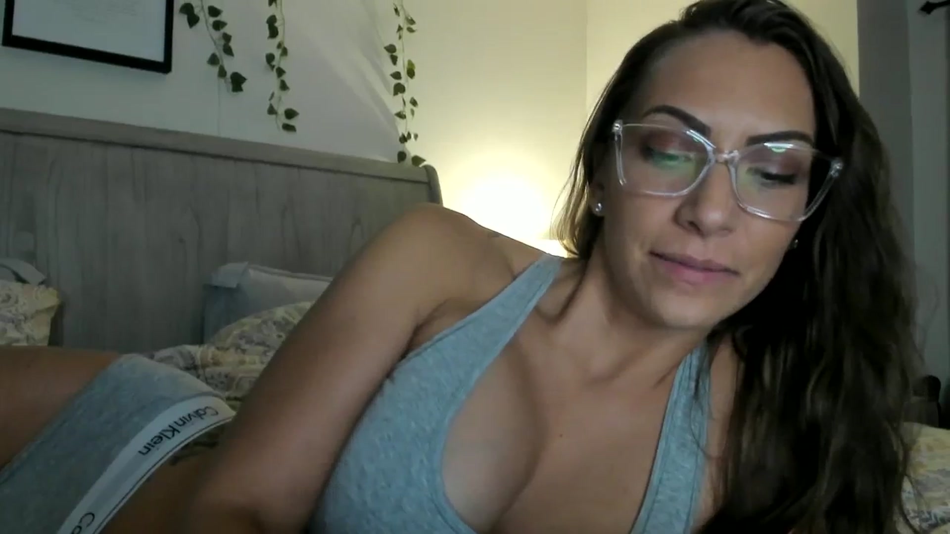 Gallery image thumbnail from Mia_Styles's myfreecams stream on, 09/25/2023, 24:43 image 15 of 20