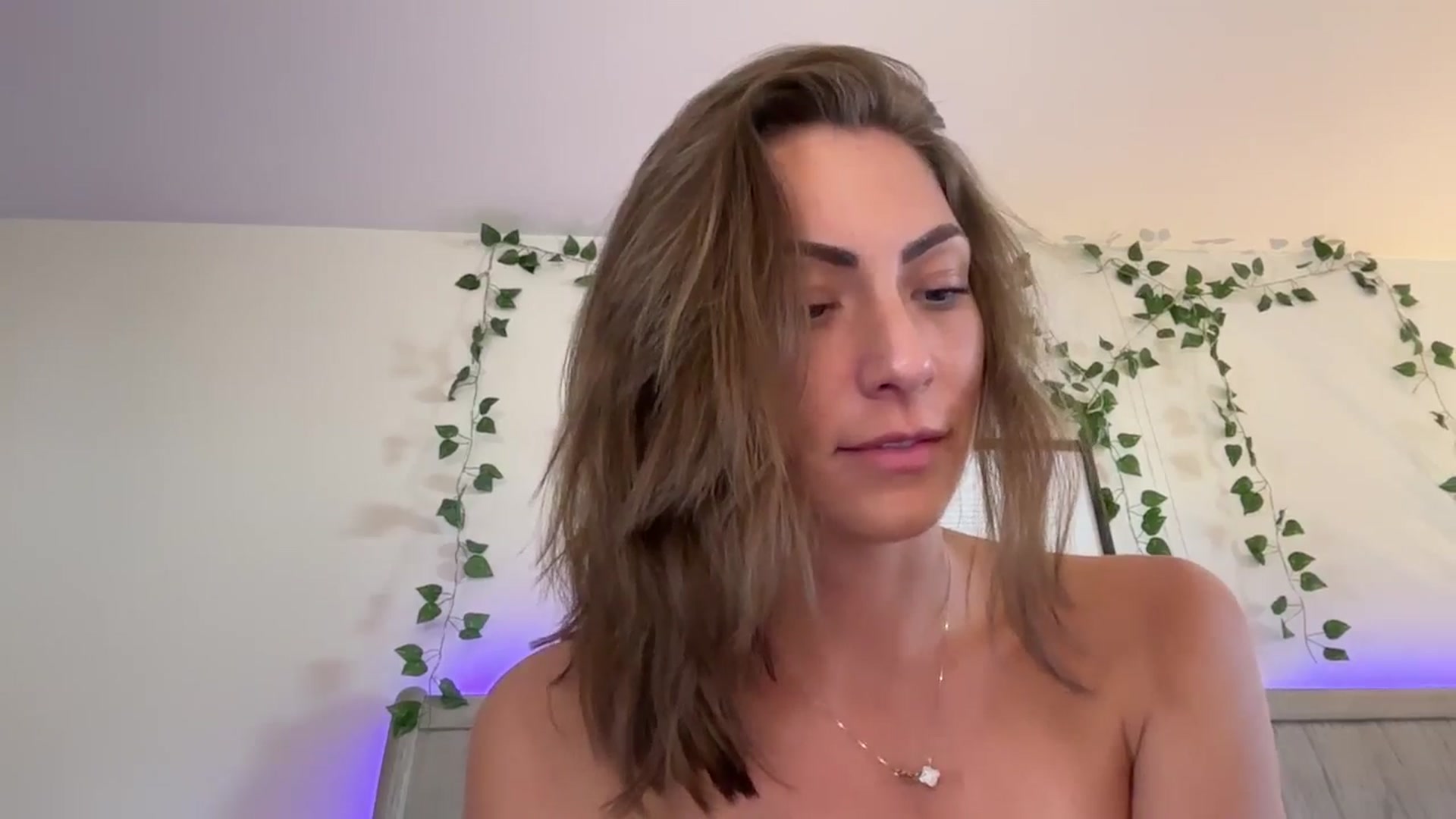 Gallery image thumbnail from Mia_Styles's myfreecams stream on, 10/17/2024, 19:12 image 2 of 20