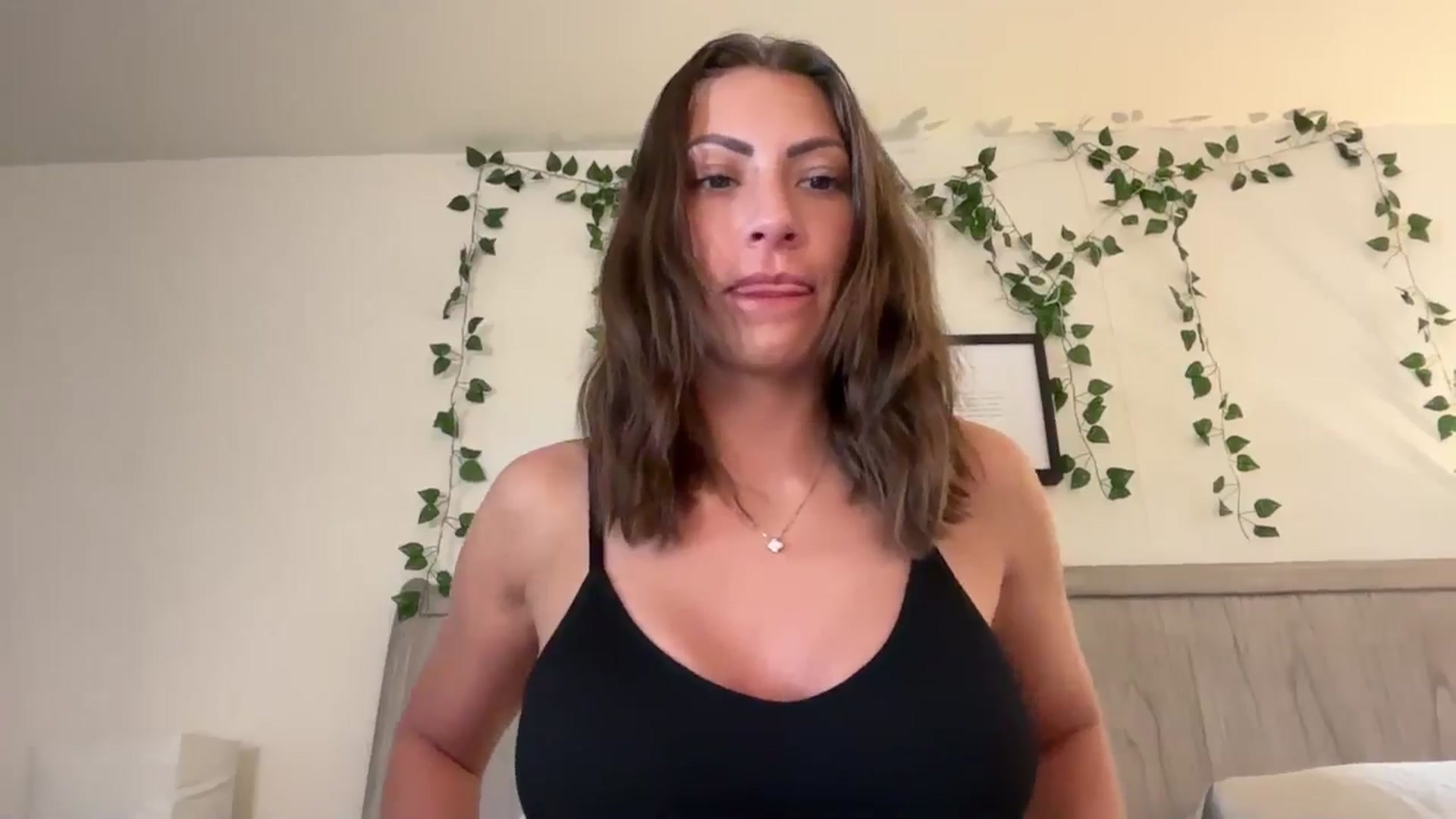 Gallery image thumbnail from Mia_Styles's myfreecams stream on, 10/21/2024, 18:24 image 17 of 20