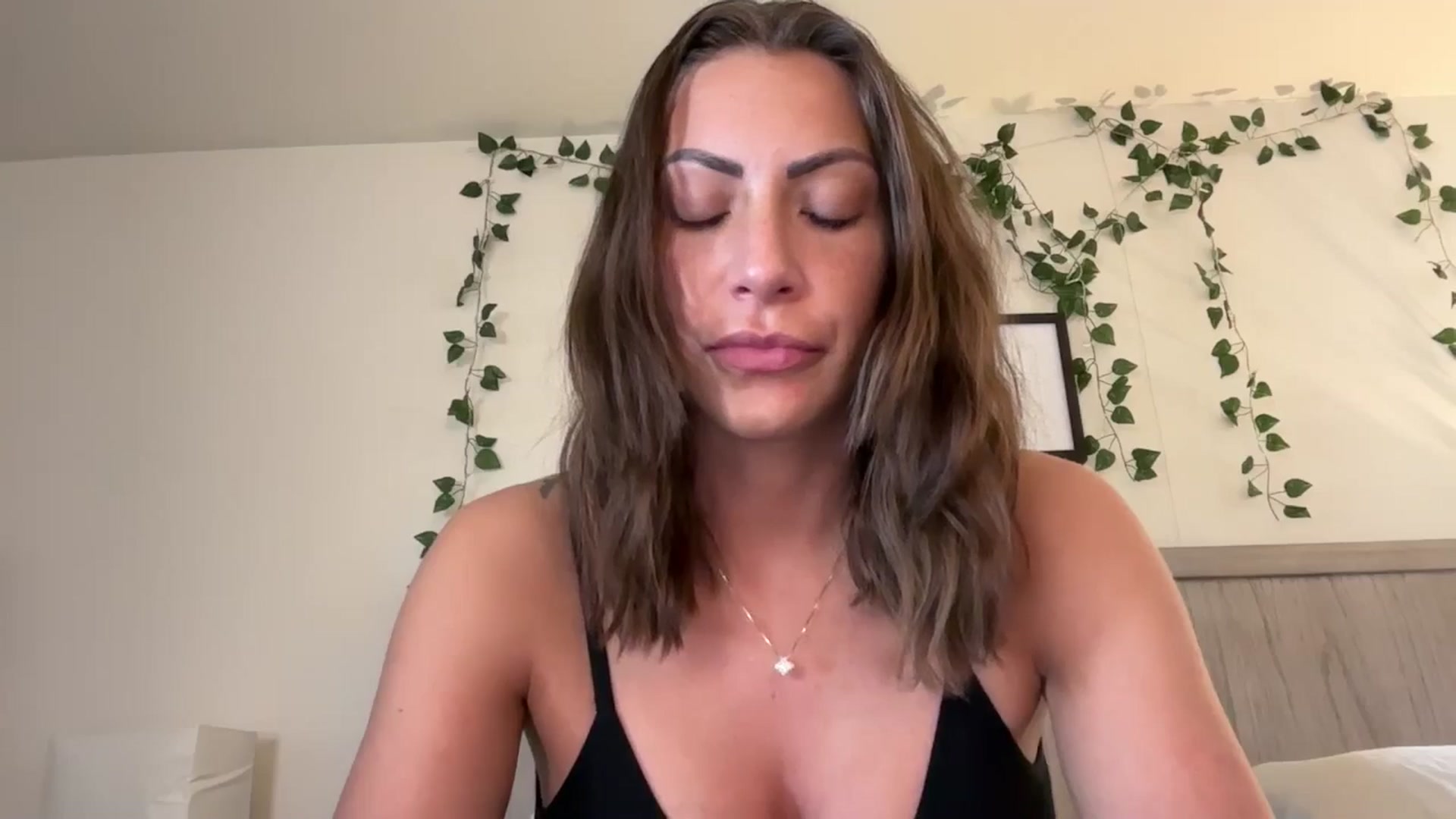 Gallery image thumbnail from Mia_Styles's myfreecams stream on, 10/21/2024, 18:24 image 11 of 20