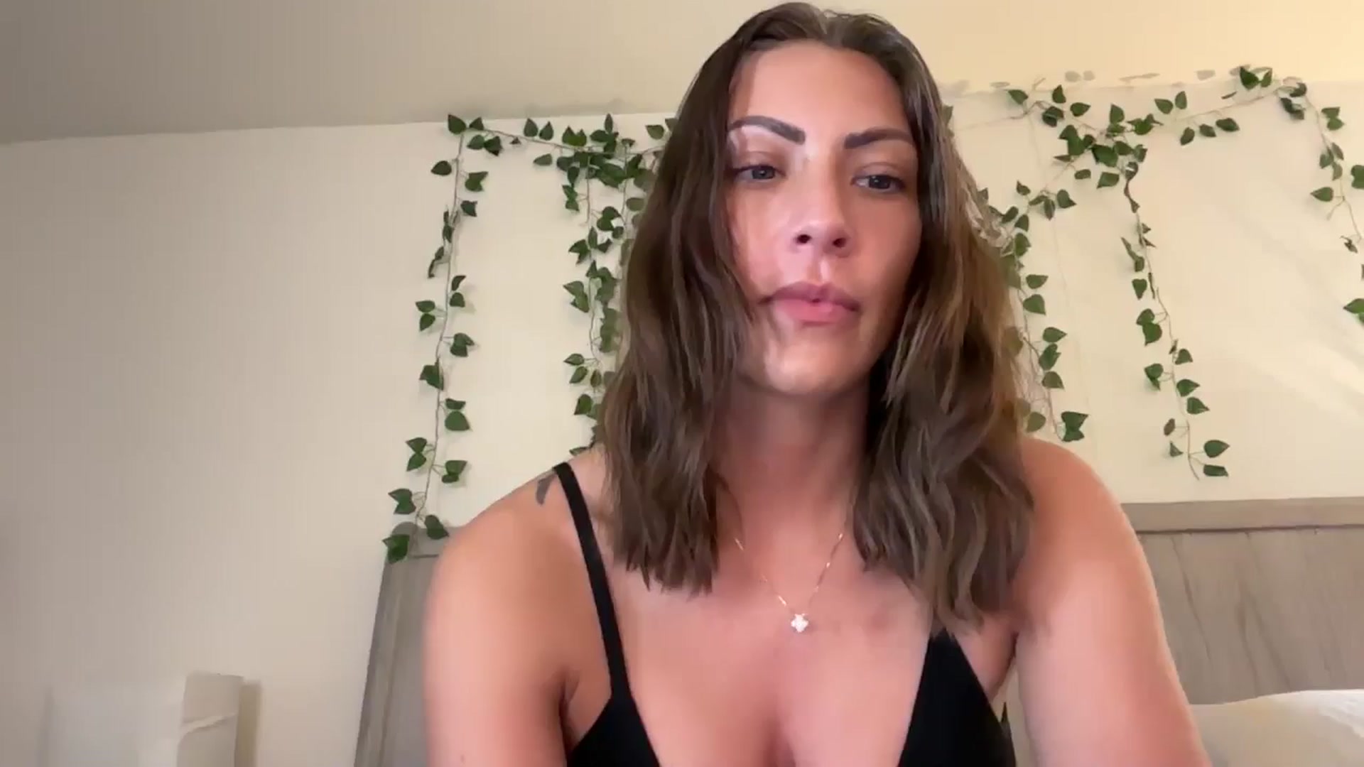 Gallery image thumbnail from Mia_Styles's myfreecams stream on, 10/21/2024, 18:24 image 10 of 20