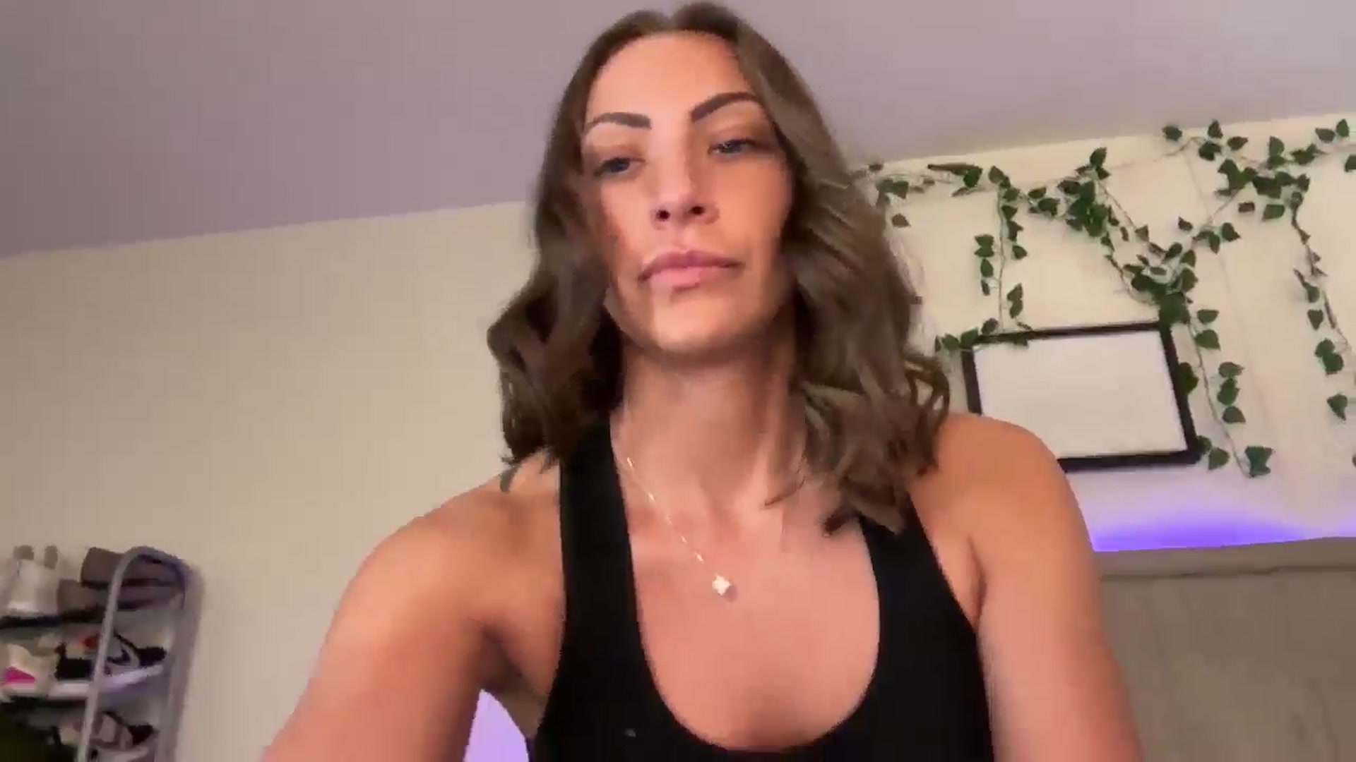 Gallery image thumbnail from Mia_Styles's myfreecams stream on, 10/23/2024, 17:38 image 3 of 20