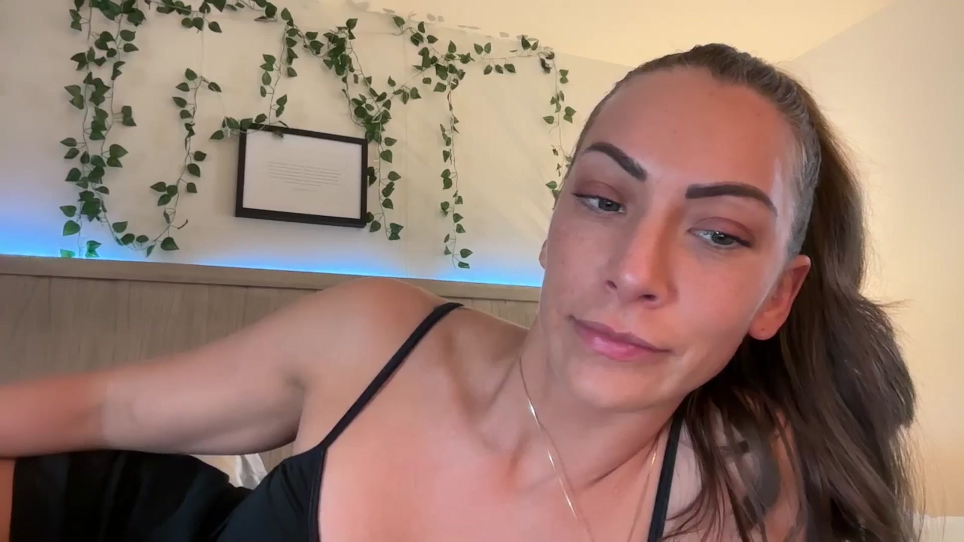 Gallery image thumbnail from Mia_Styles's myfreecams stream on, 10/31/2024, 18:03 image 8 of 20