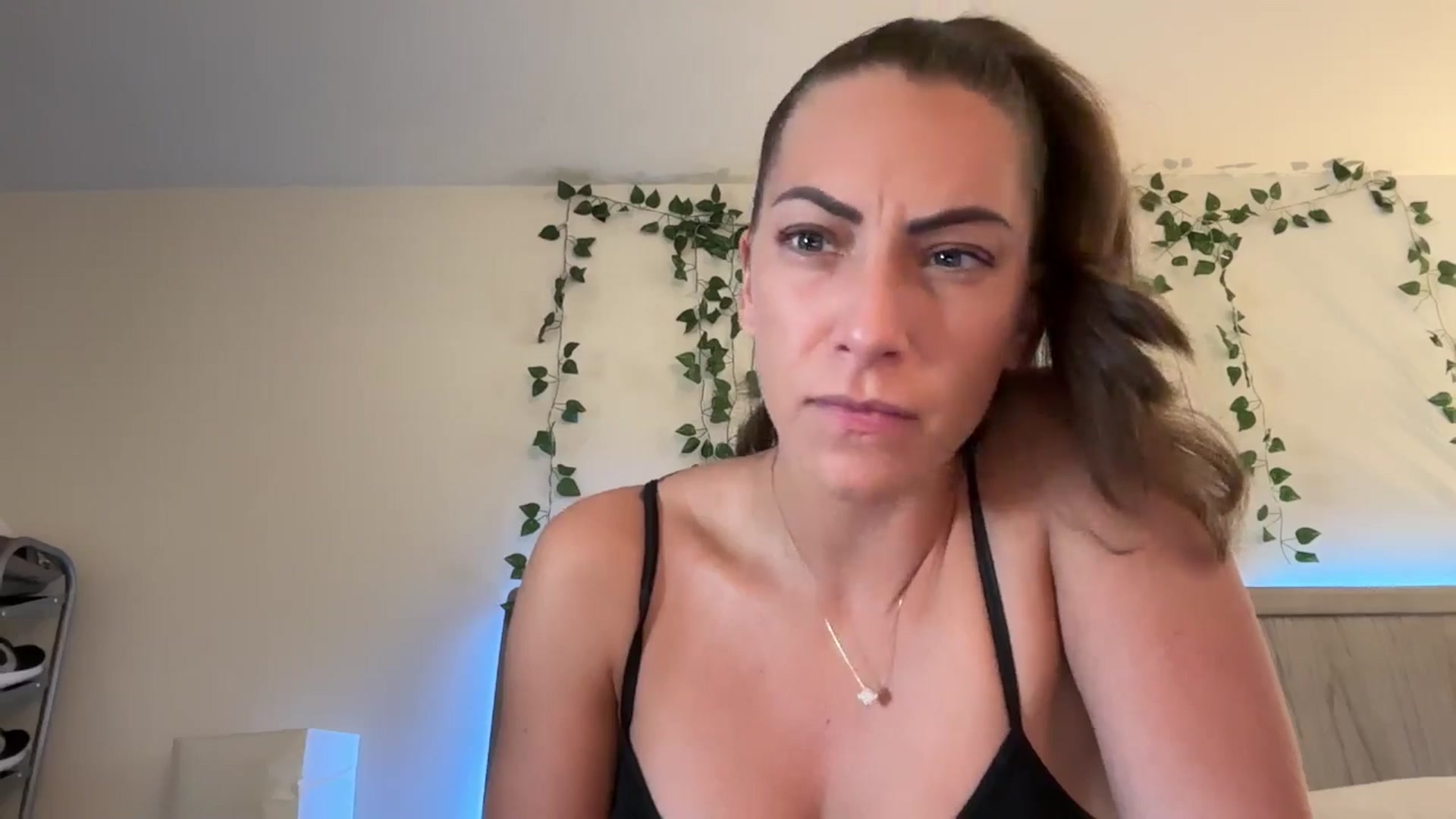 Gallery image thumbnail from Mia_Styles's myfreecams stream on, 10/31/2024, 18:03 image 18 of 20