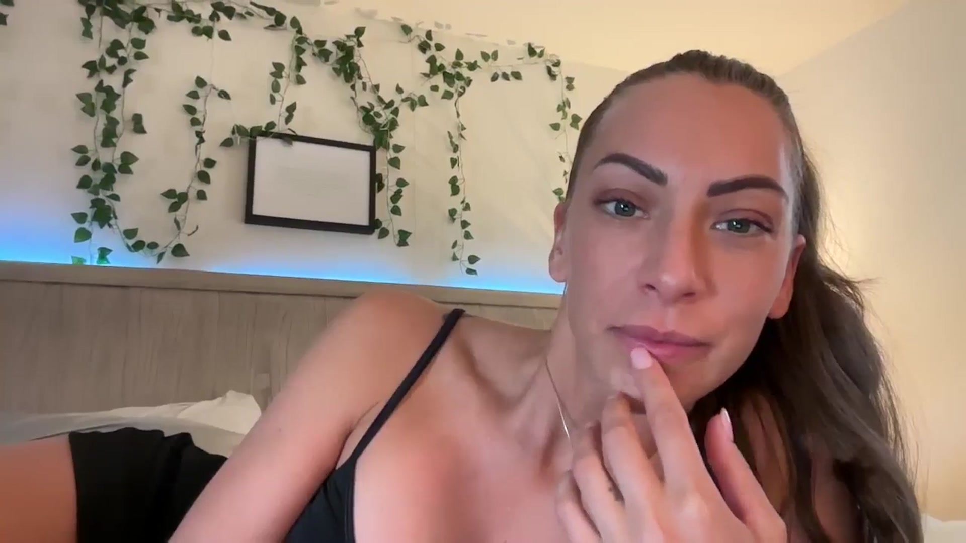 Gallery image thumbnail from Mia_Styles's myfreecams stream on, 10/31/2024, 18:03 image 4 of 20