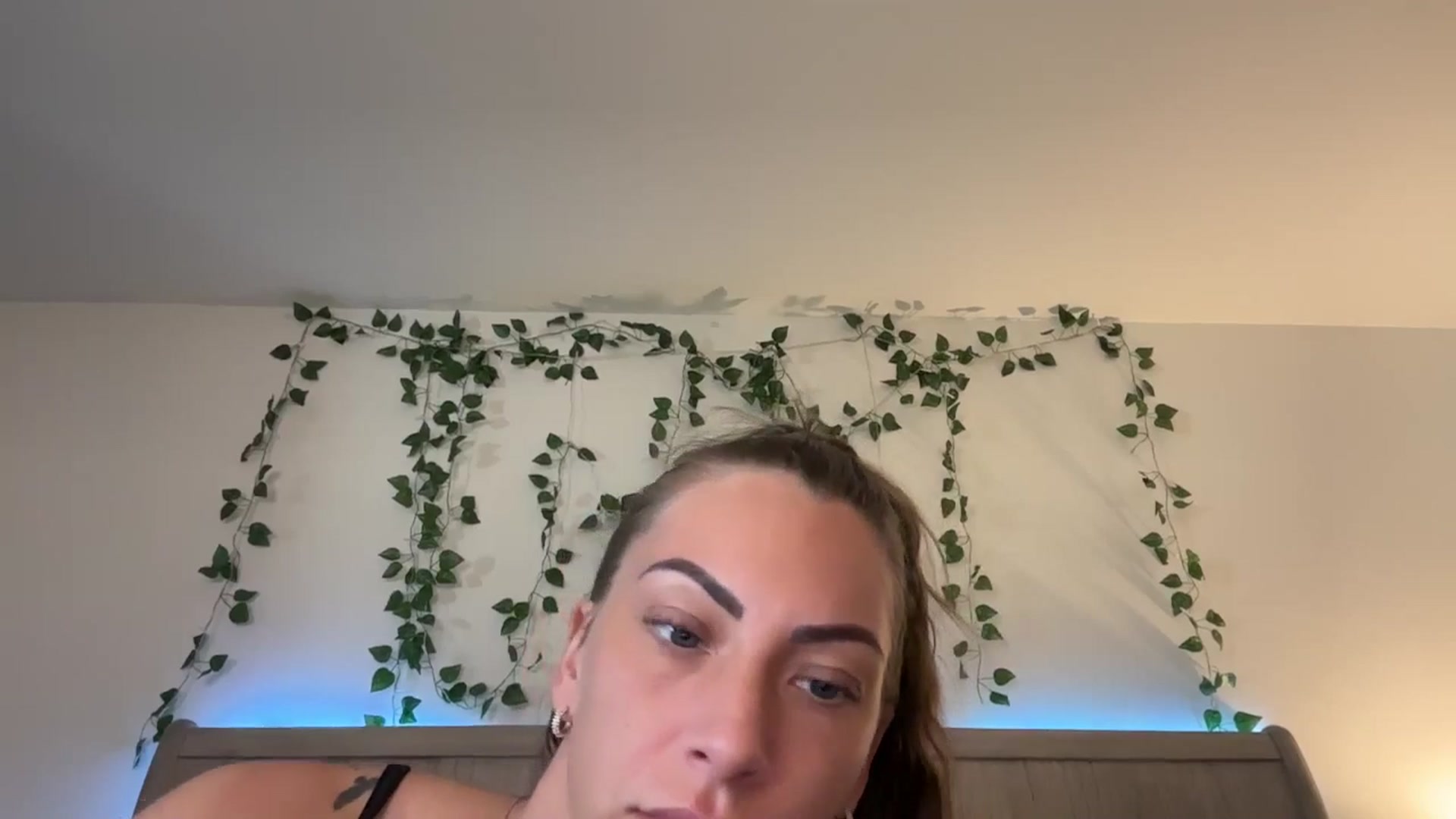 Gallery image thumbnail from Mia_Styles's myfreecams stream on, 02/18/2025, 19:36 image 17 of 20