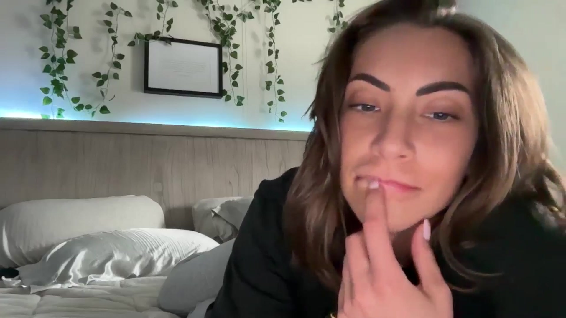Gallery image thumbnail from Mia_Styles's myfreecams stream on, 03/29/2025, 22:20 image 10 of 20