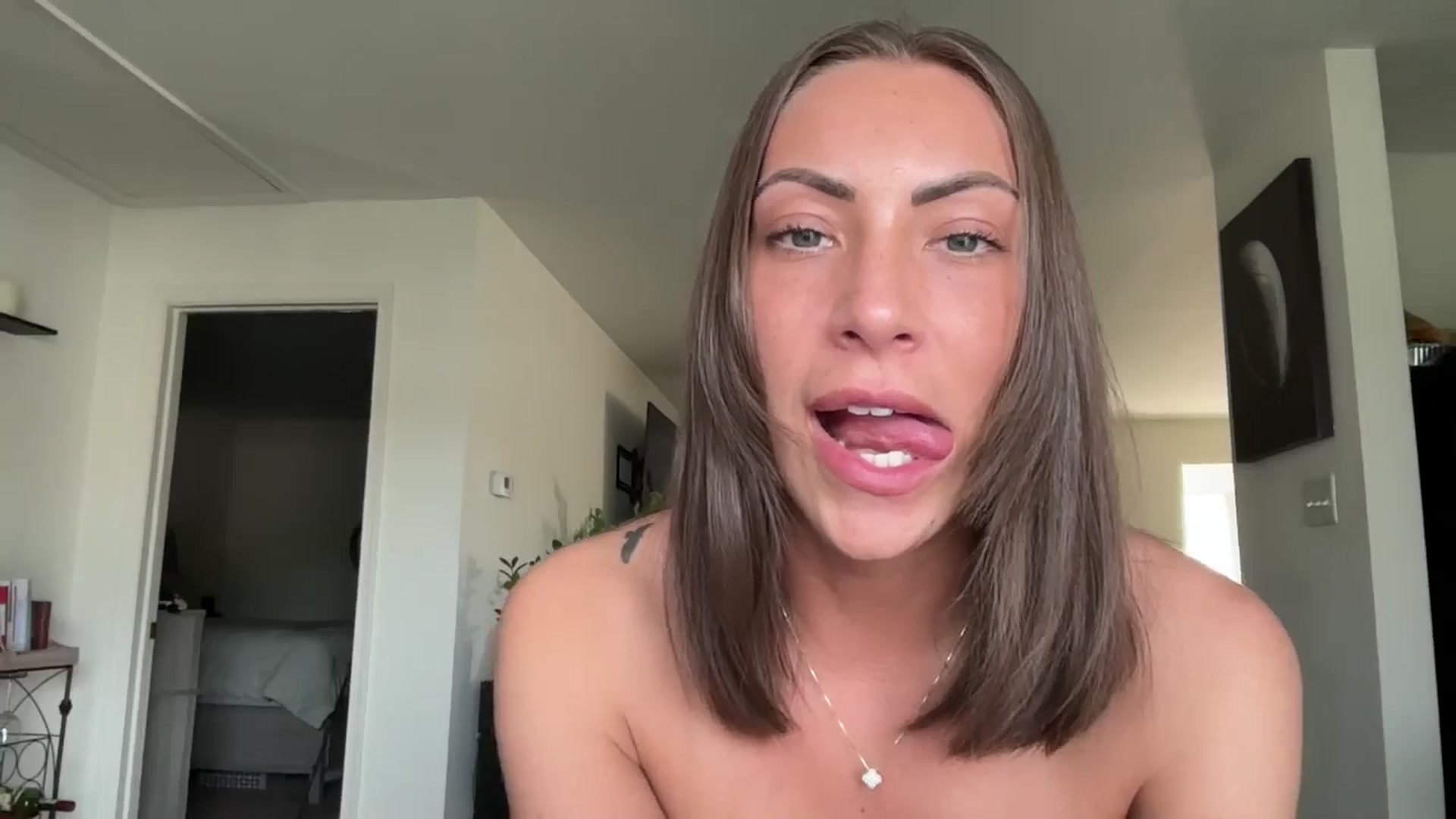 Gallery image thumbnail from Mia_Styles's myfreecams stream on, 04/20/2025, 23:03 image 2 of 20