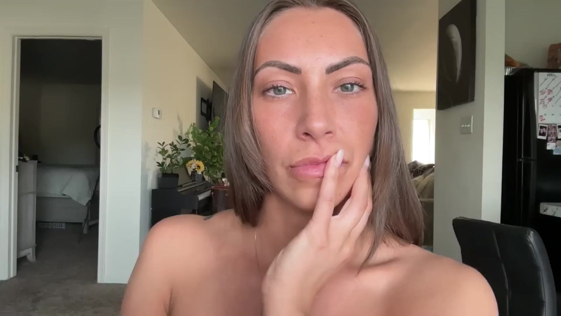 Gallery image thumbnail from Mia_Styles's myfreecams stream on, 04/20/2025, 23:03 image 13 of 20