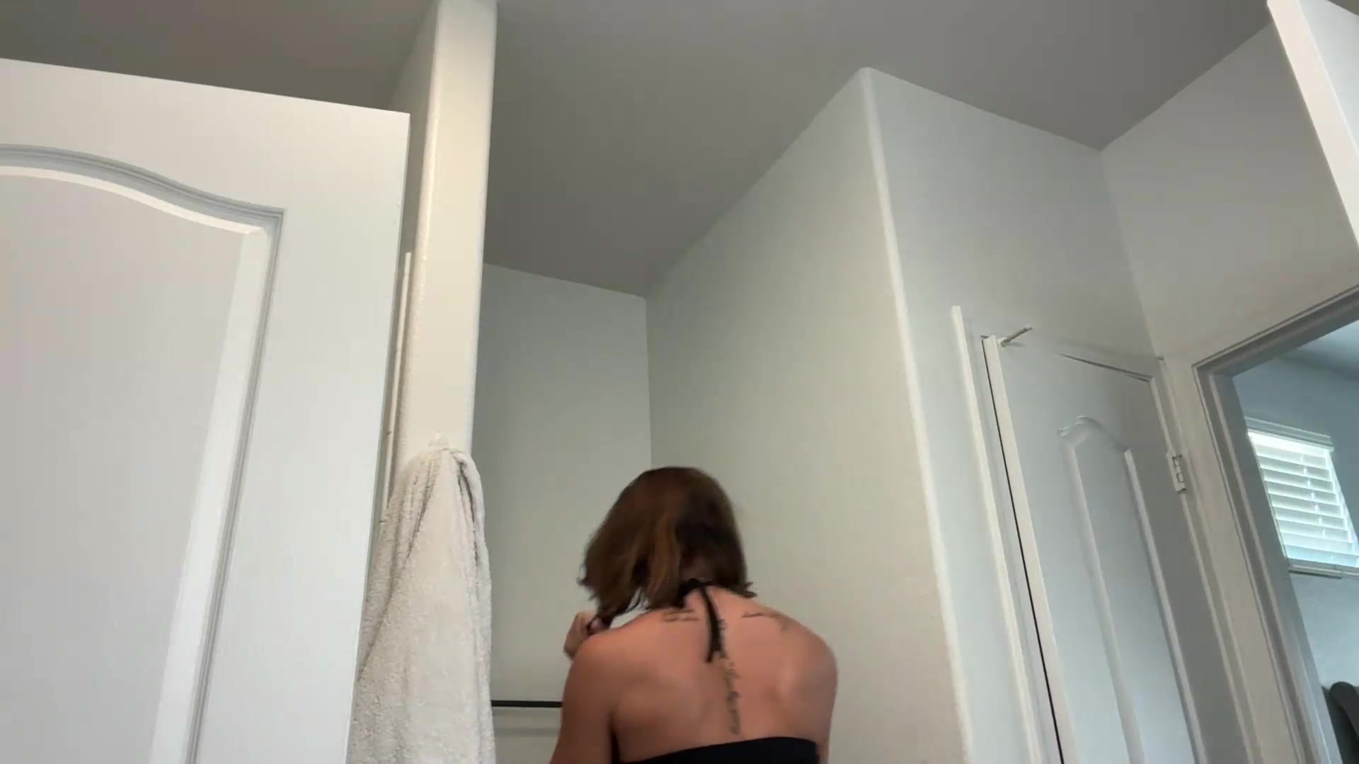 Gallery image thumbnail from Mia_Styles's myfreecams stream on, 08/22/2026, 21:40 image 13 of 20