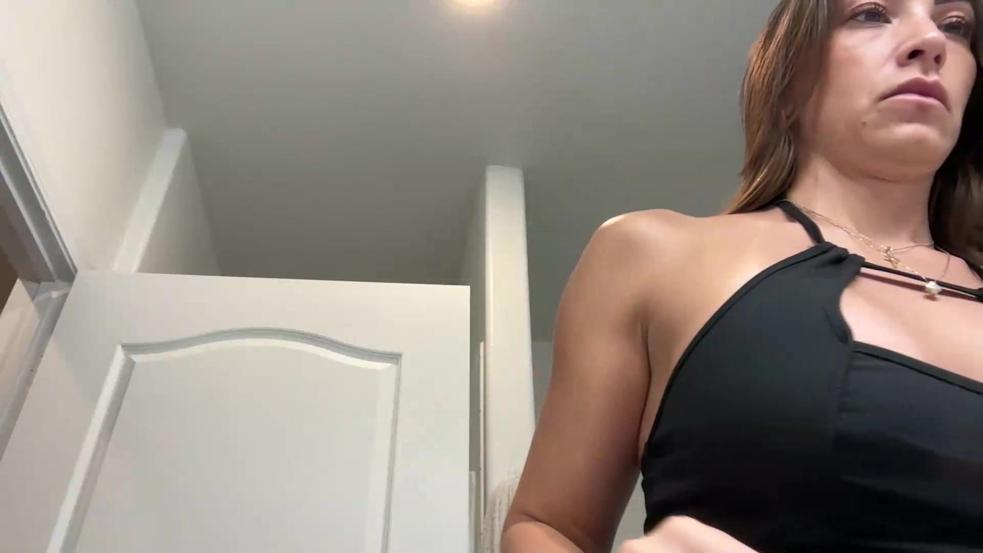 Gallery image thumbnail from Mia_Styles's myfreecams stream on, 08/22/2026, 21:40 image 19 of 20