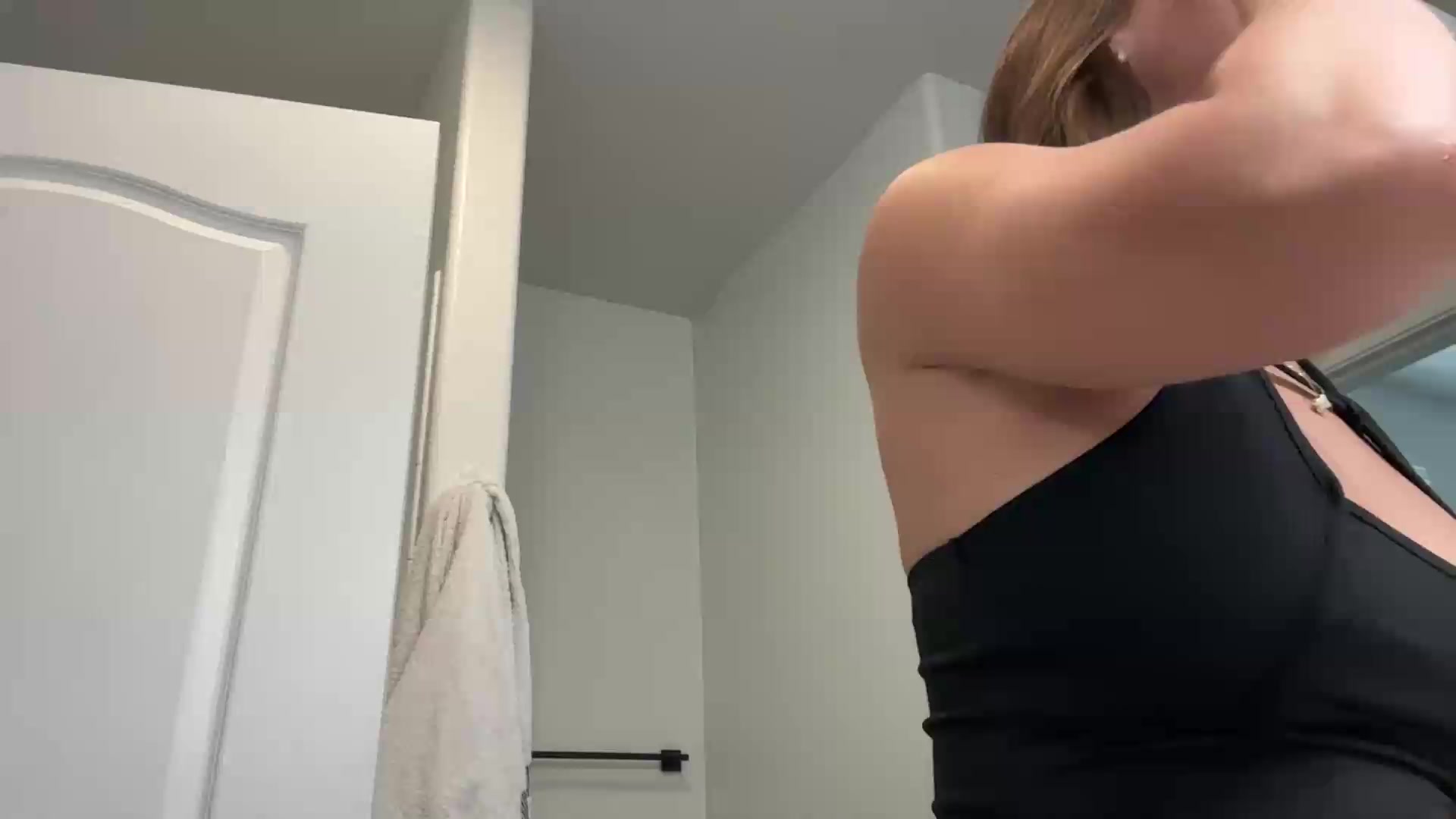 Gallery image thumbnail from Mia_Styles's myfreecams stream on, 08/22/2026, 21:40 image 16 of 20