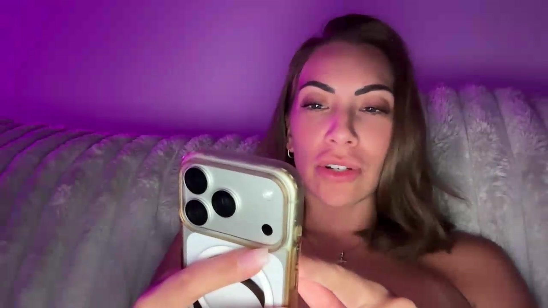 Gallery image thumbnail from Mia_Styles's myfreecams stream on, 08/27/2026, 06:05 image 4 of 20