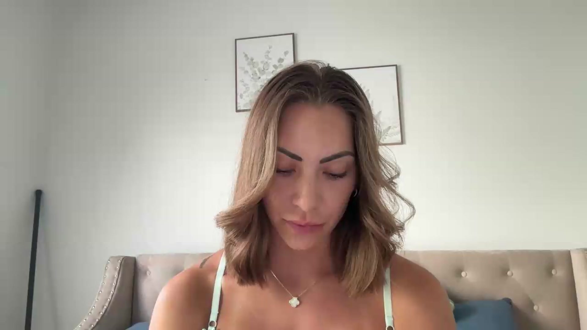 Gallery image thumbnail from Mia_Styles's myfreecams stream on, 08/31/2026, 20:03 image 15 of 20