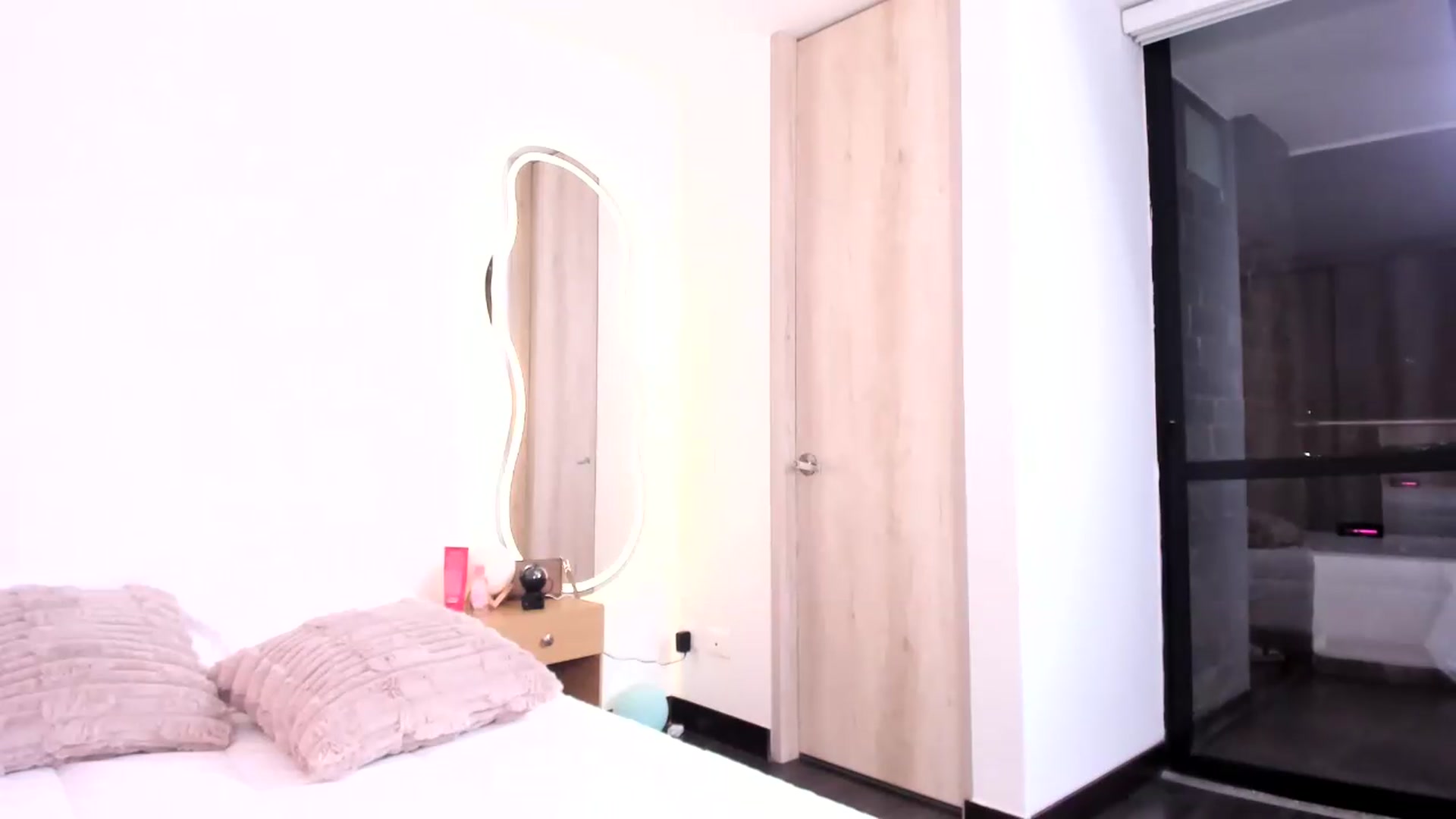 Gallery image thumbnail from Mia___'s myfreecams stream on, 06/12/2026, 24:09 image 14 of 20