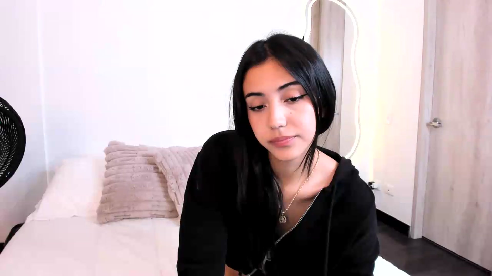 Gallery image thumbnail from Mia___'s myfreecams stream on, 06/16/2026, 02:50 image 7 of 20