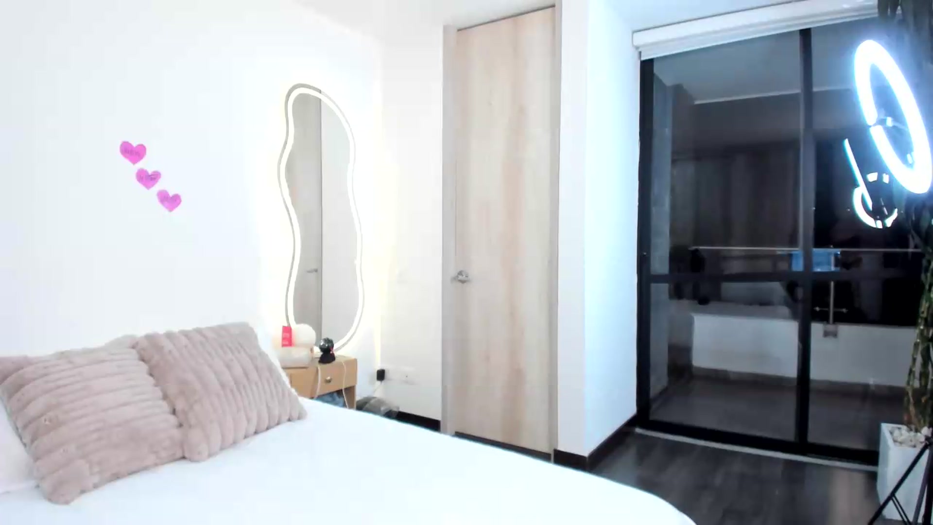 Gallery image thumbnail from Mia___'s myfreecams stream on, 06/21/2026, 24:00 image 15 of 20