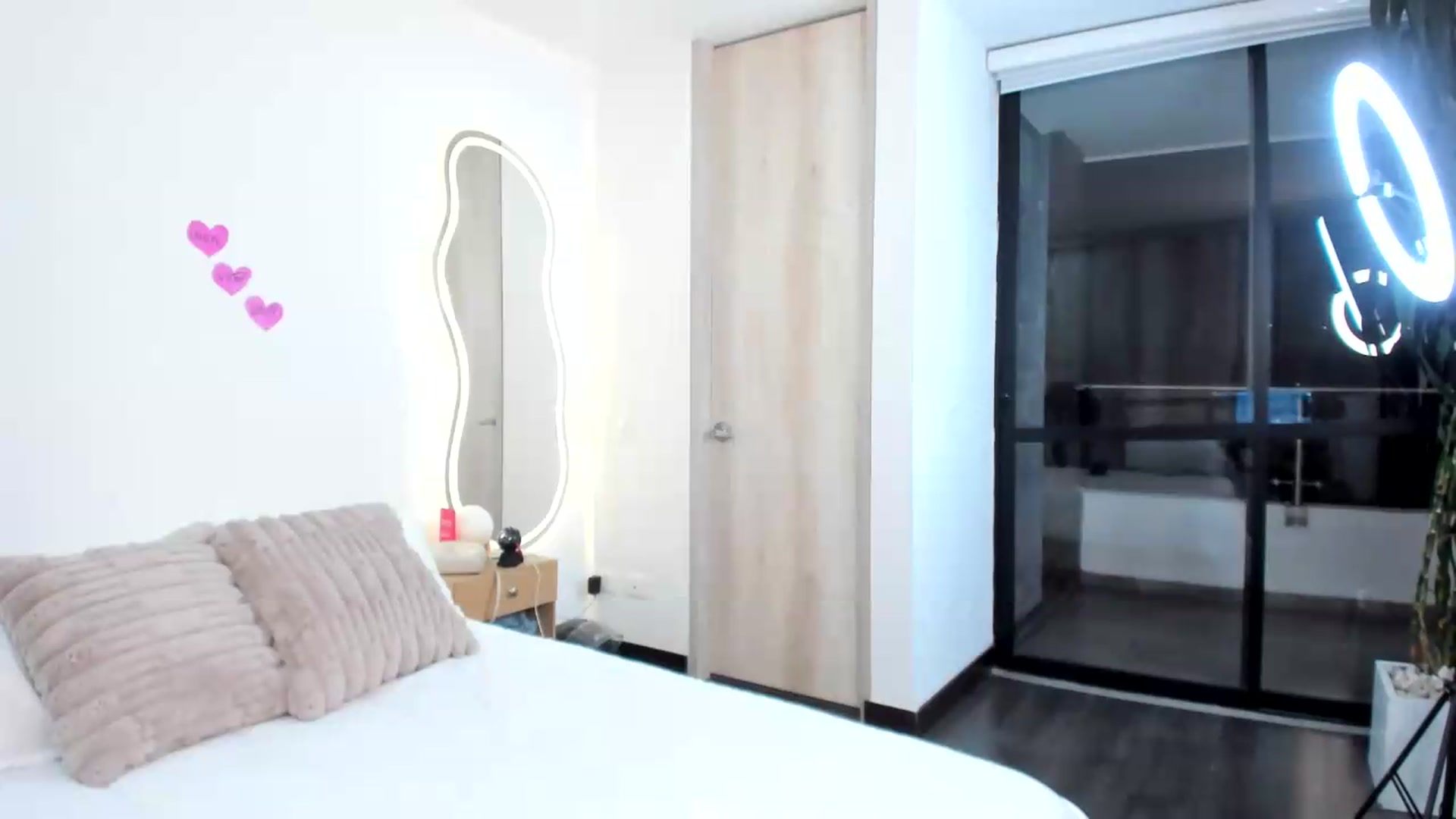 Gallery image thumbnail from Mia___'s myfreecams stream on, 06/21/2026, 24:00 image 13 of 20