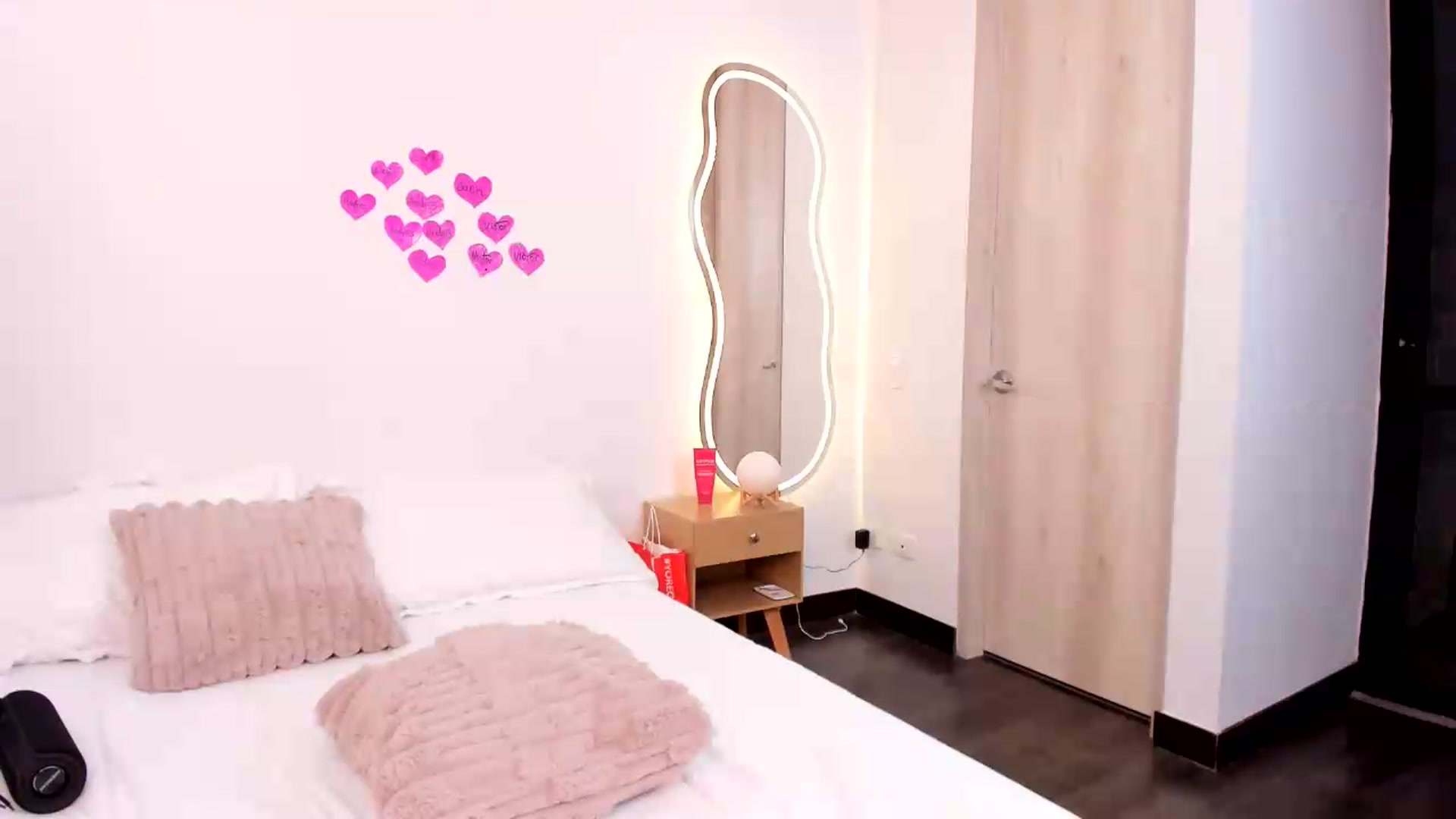 Gallery image thumbnail from Mia___'s myfreecams stream on, 06/27/2026, 23:52 image 15 of 20