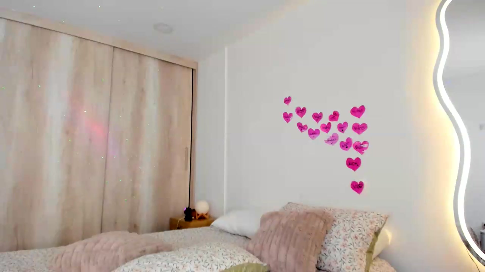 Gallery image thumbnail from Mia___'s myfreecams stream on, 08/04/2026, 23:37 image 14 of 20