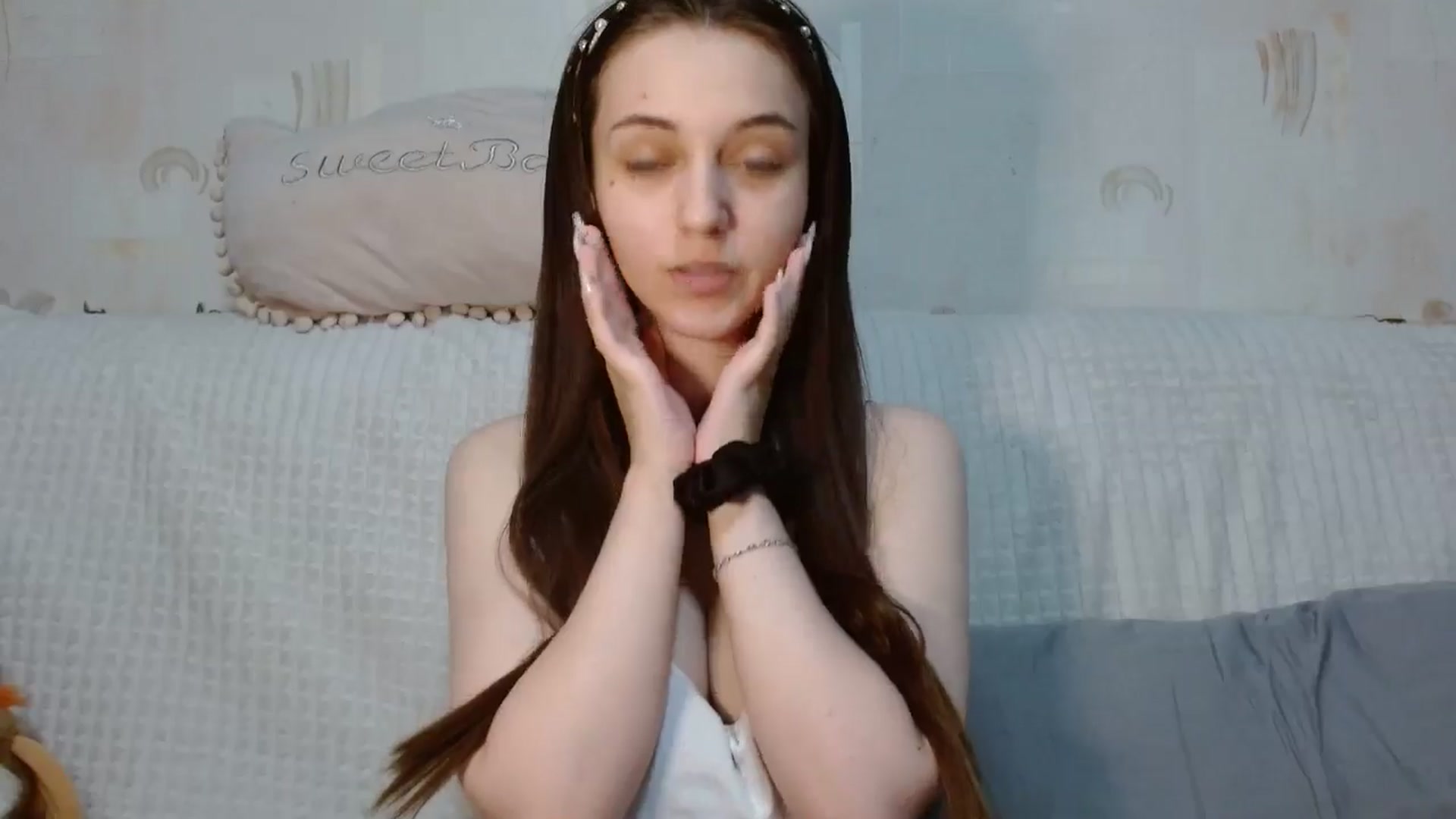 Gallery image thumbnail from Mia_chan's myfreecams stream on, 05/27/2024, 19:20 image 4 of 20