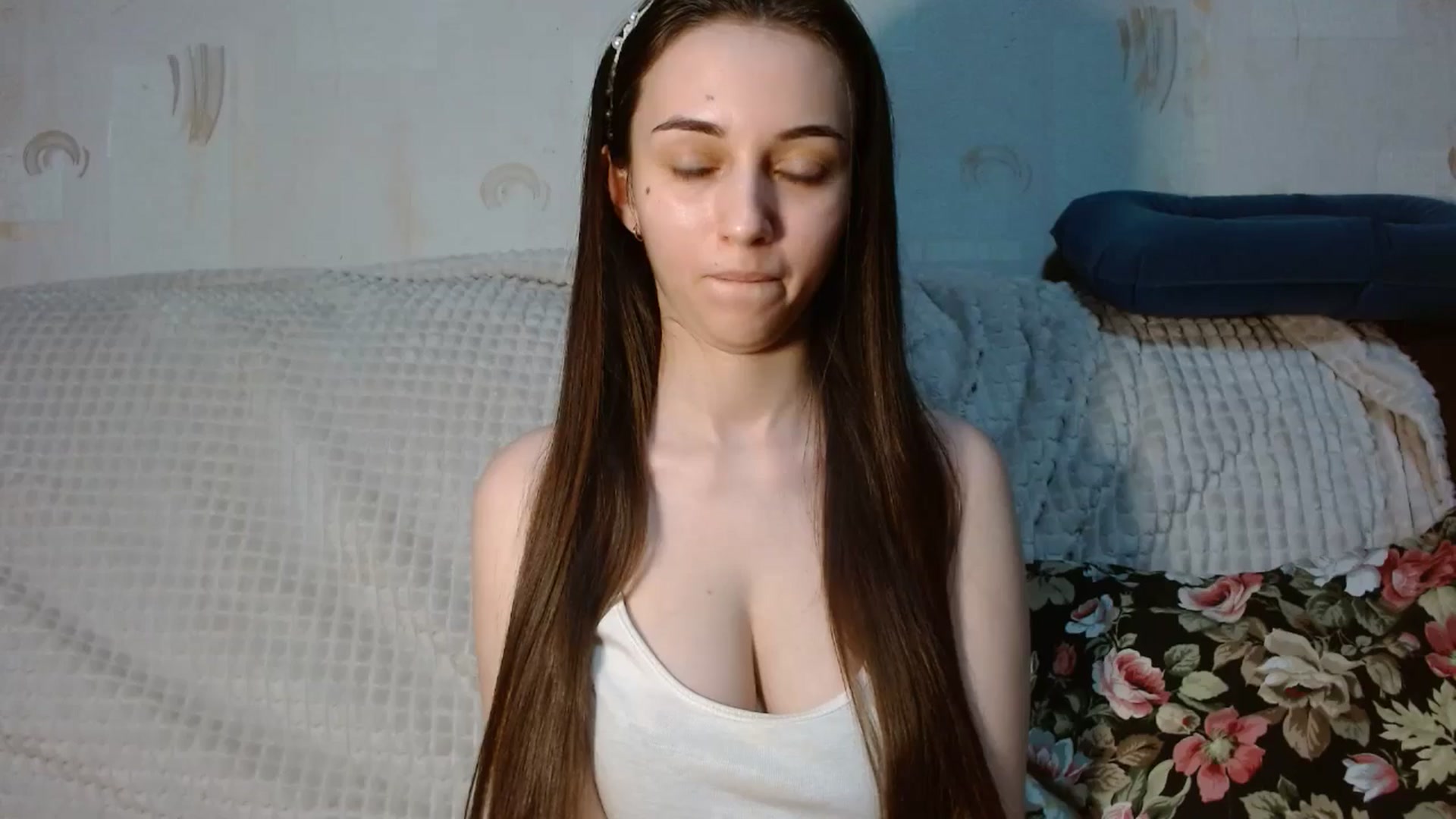 Gallery image thumbnail from Mia_chan's myfreecams stream on, 10/13/2024, 15:28 image 15 of 20