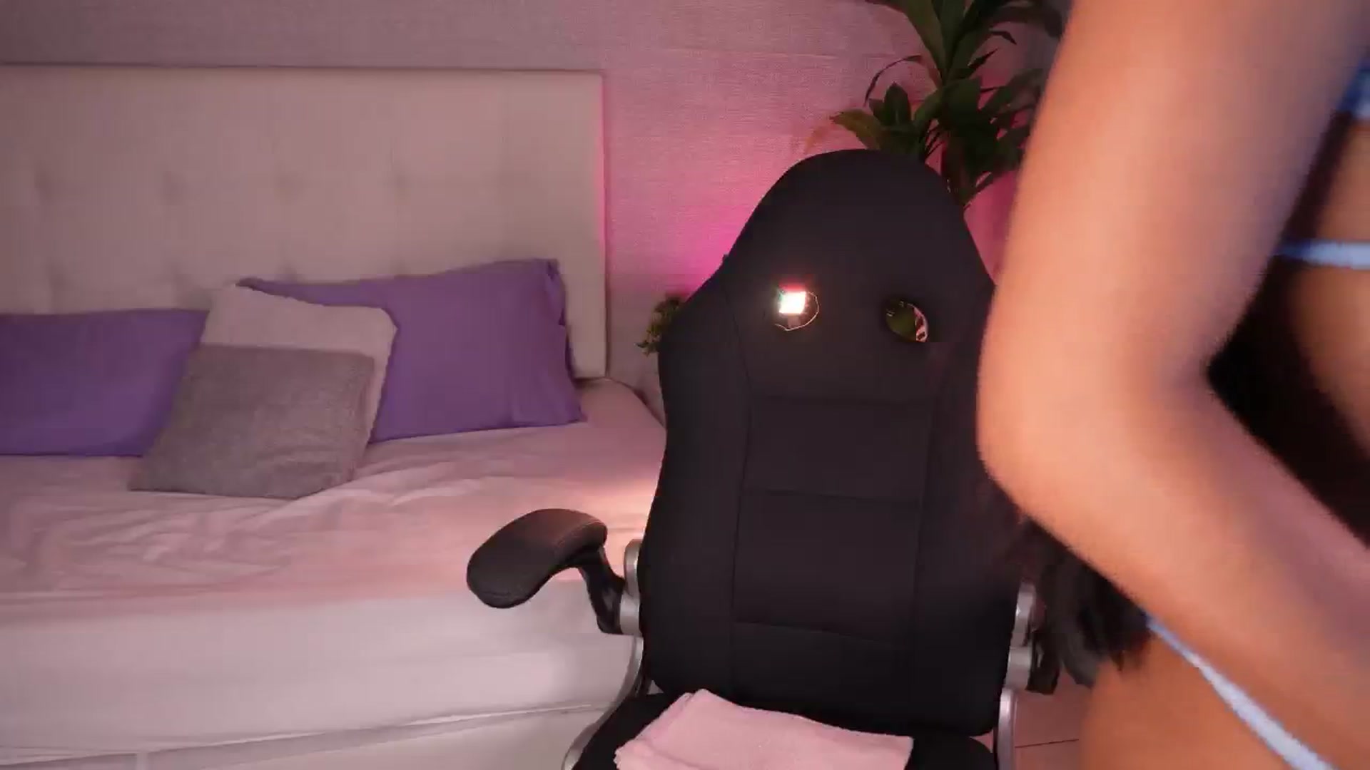 Gallery image thumbnail from Mia_gabbaai's myfreecams stream on, 07/14/2025, 15:51 image 5 of 20