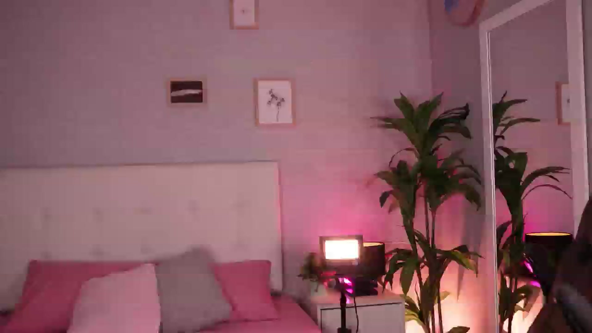 Gallery image thumbnail from Mia_gabbaai's myfreecams stream on, 07/16/2025, 18:18 image 5 of 20