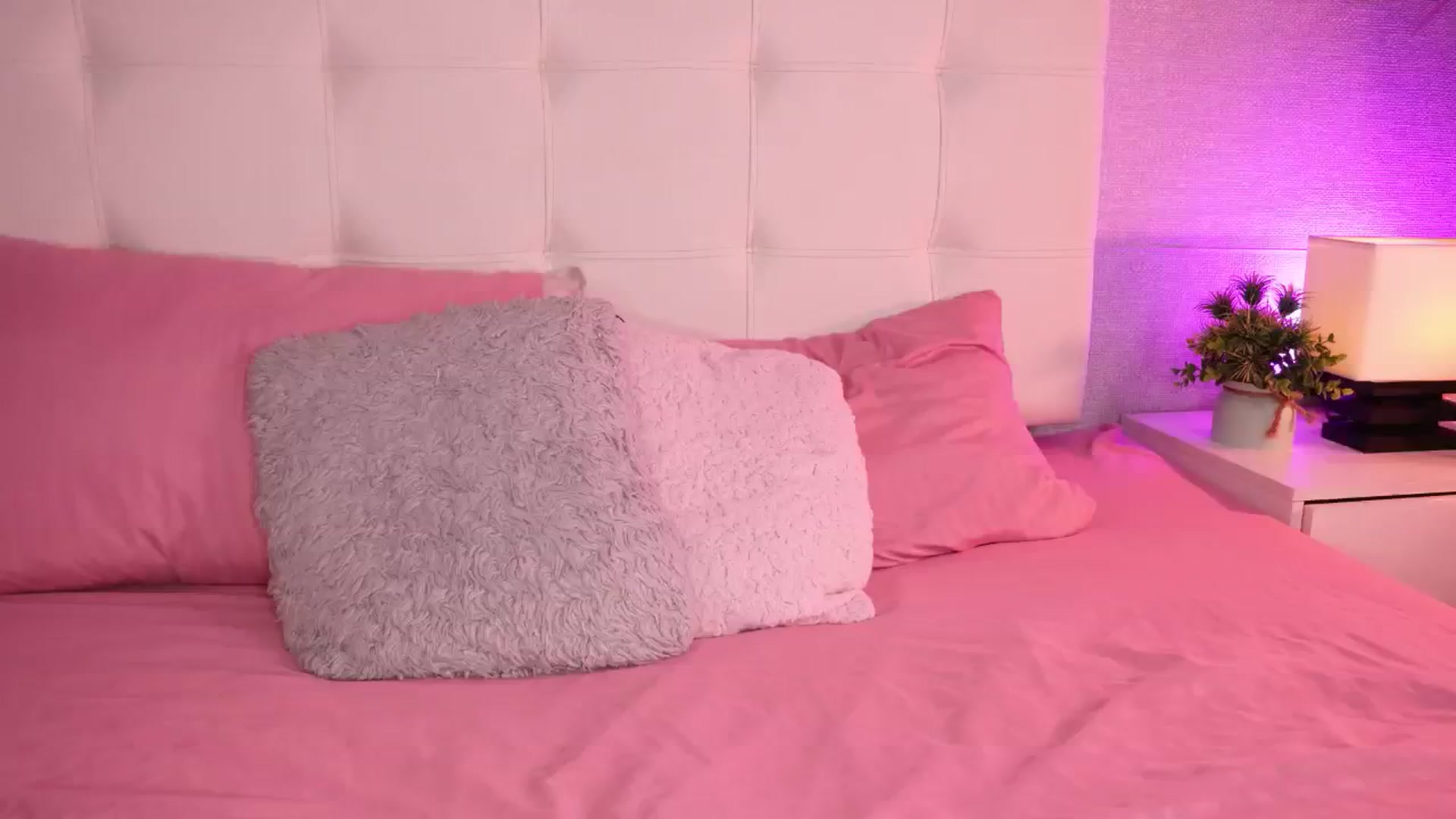 Gallery image thumbnail from Mia_gabbaai's myfreecams stream on, 07/19/2025, 15:27 image 8 of 20