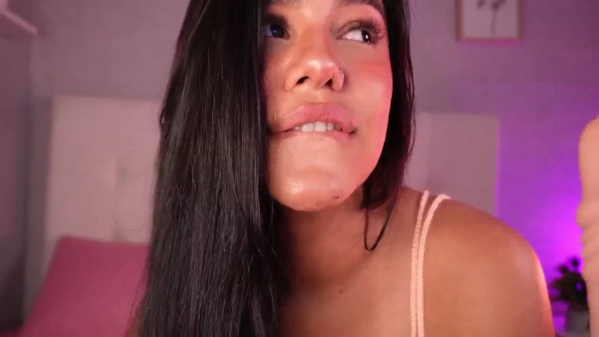 Gallery image thumbnail from Mia_gabbaai's myfreecams stream on, 07/19/2025, 18:38 image 13 of 20