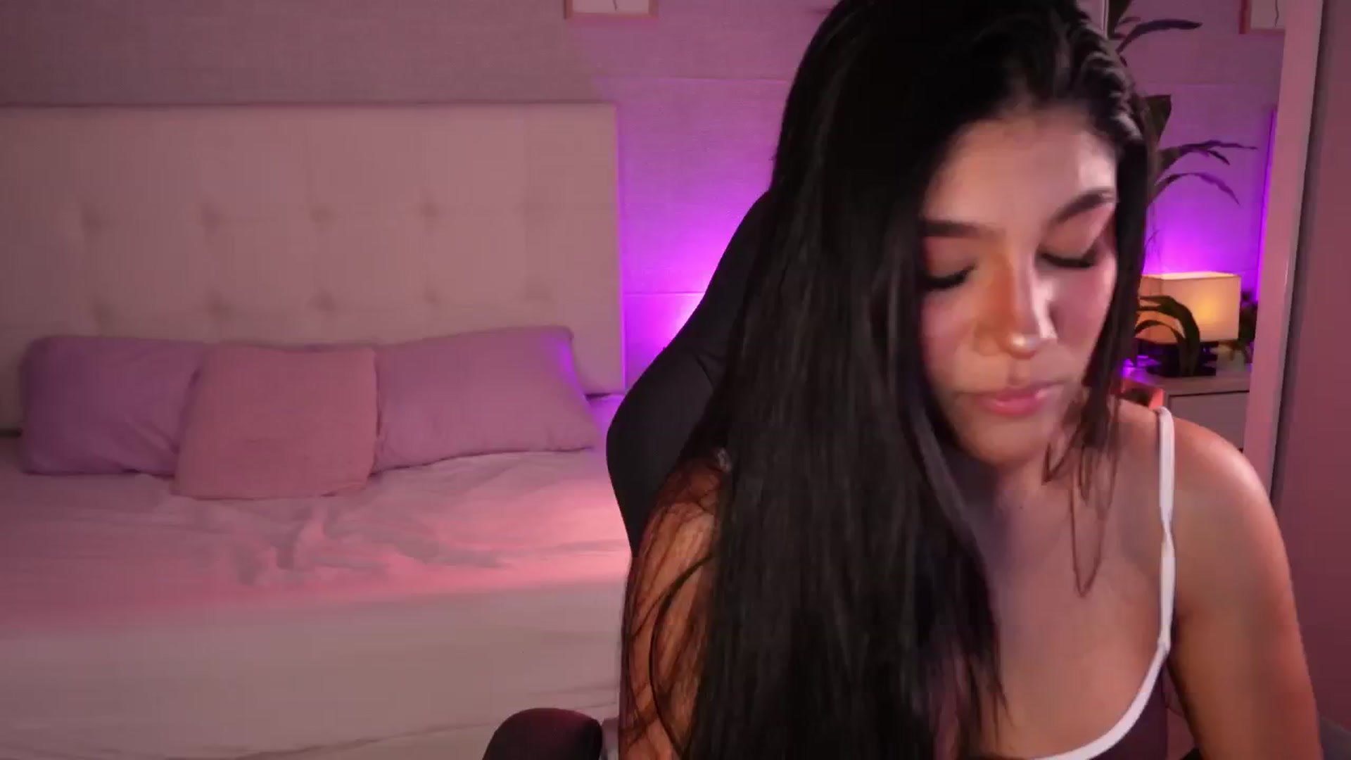 Gallery image thumbnail from Mia_gabbaai's myfreecams stream on, 07/20/2025, 14:46 image 2 of 20