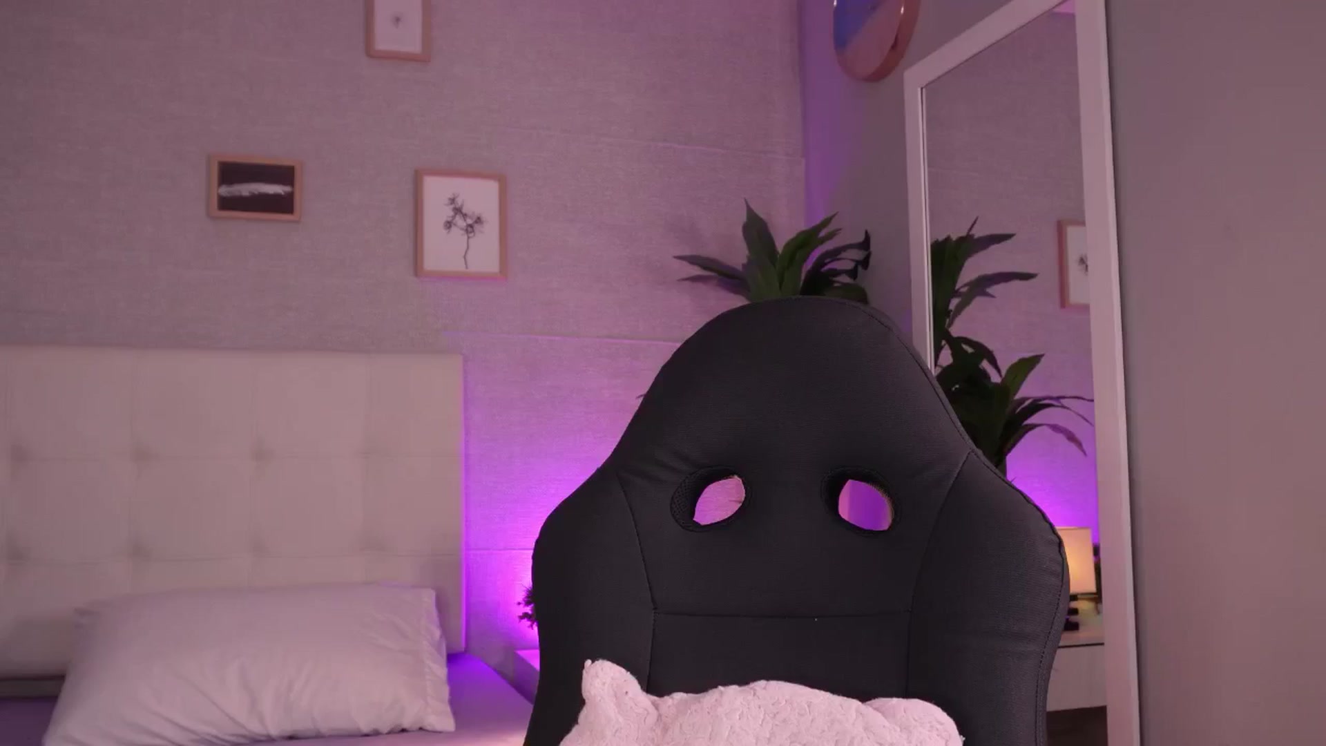 Gallery image thumbnail from Mia_gabbaai's myfreecams stream on, 07/26/2025, 18:09 image 18 of 20