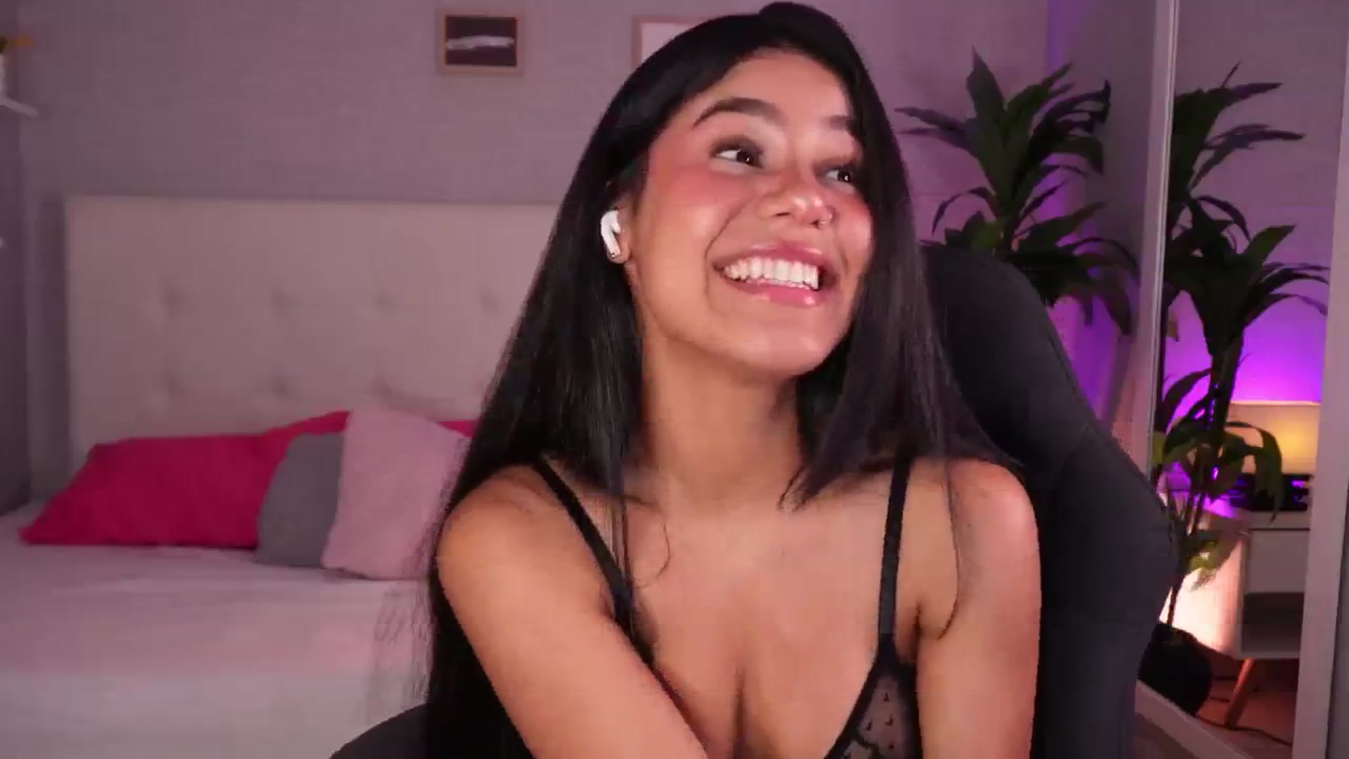 Gallery image thumbnail from Mia_gabbaai's myfreecams stream on, 07/27/2025, 14:40 image 18 of 20