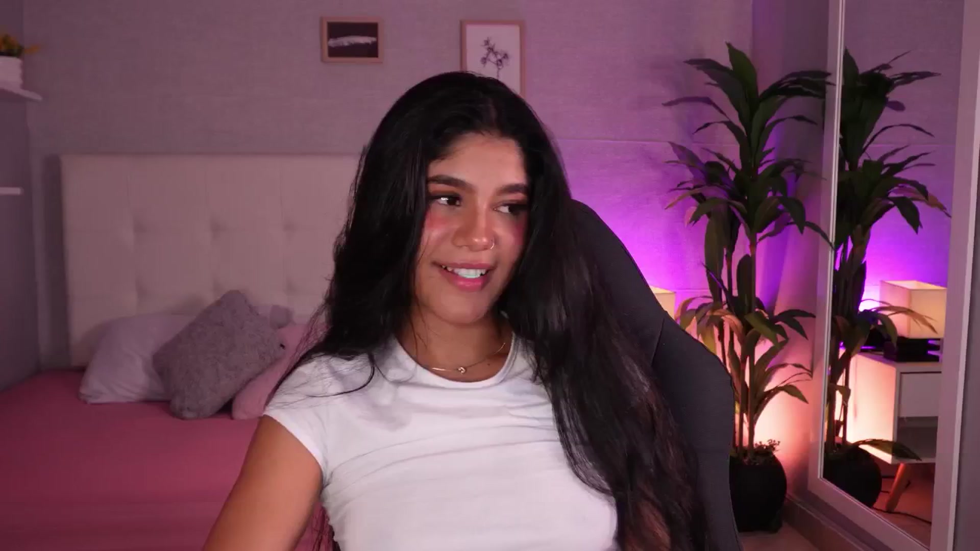 Gallery image thumbnail from Mia_gabbaai's myfreecams stream on, 08/04/2025, 18:31 image 20 of 20